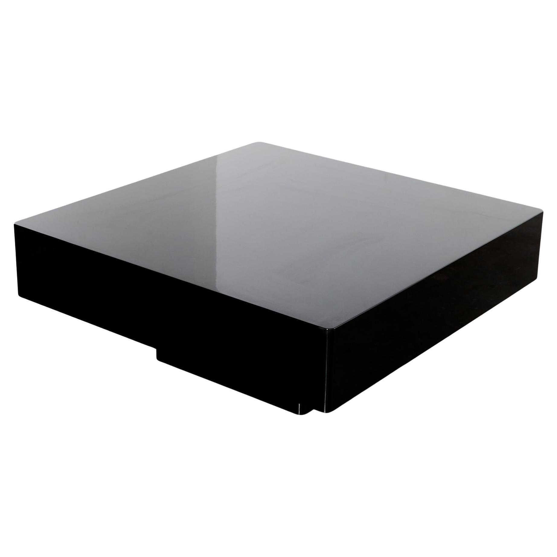 Classic curved pedestal coffee table in black Italian lacquer For Sale