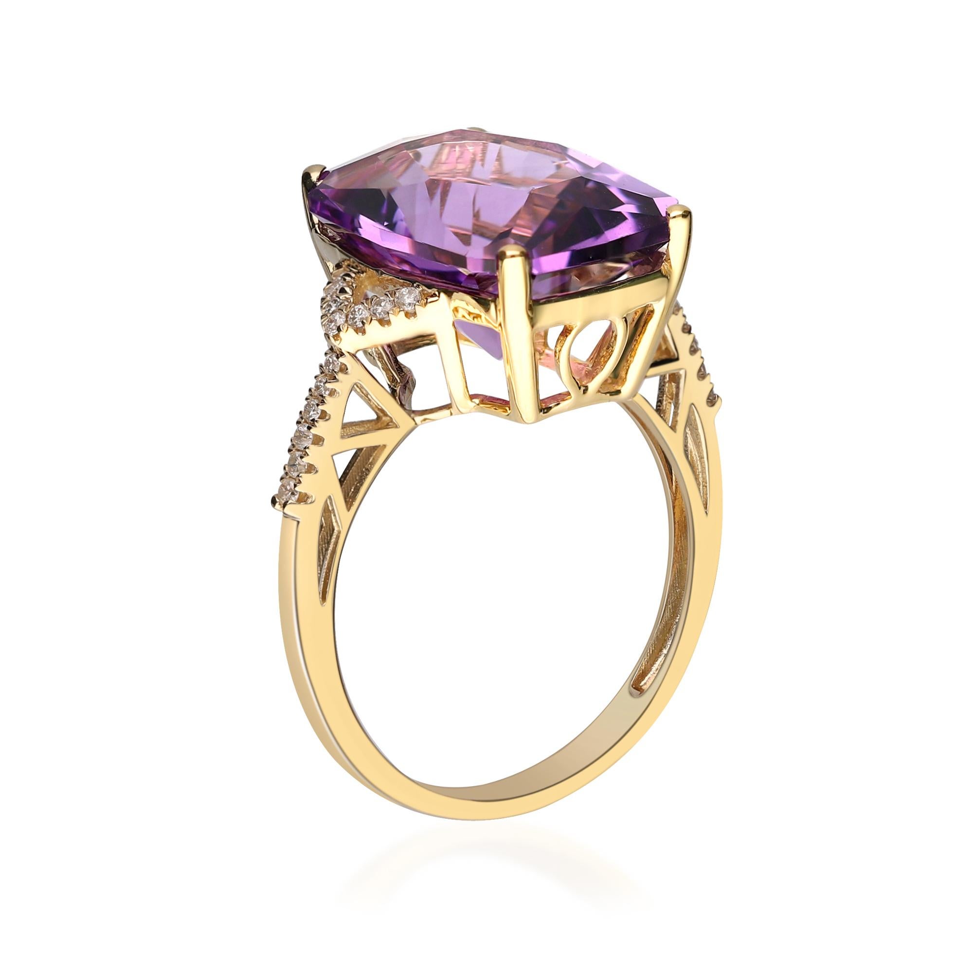 Art Deco Classic Cushion-Cut Amethyst with Round Diamond Accents 14k Yellow Gold Ring For Sale