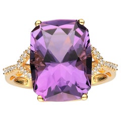 Vintage Classic Cushion-Cut Amethyst with Round Diamond Accents 14k Yellow Gold Ring