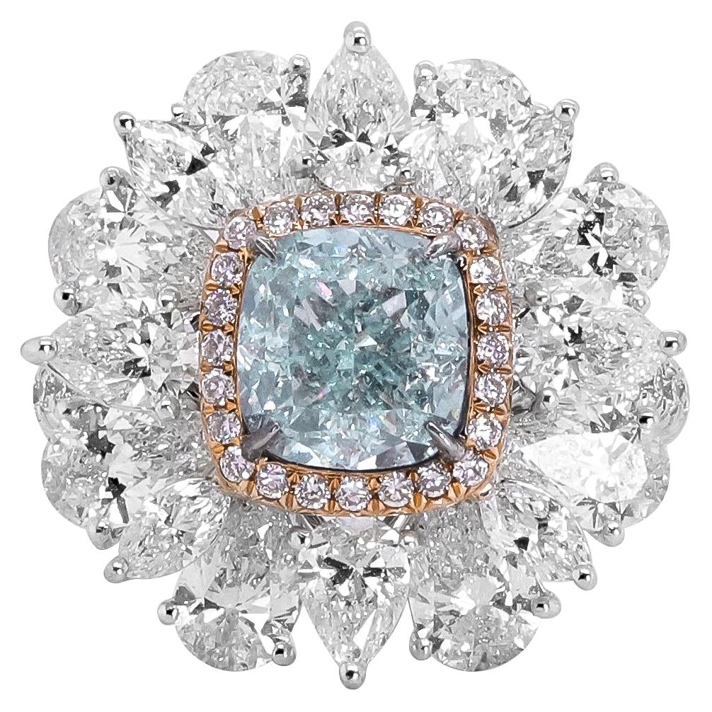 Anello classico con diamante blu taglio cuscino e diamanti rosa e bianchi in platino in vendita