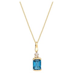 Colgante Clásico de Topacio Azul de Londres Corte Cojín Oro Amarillo 14k Diamante Blanco