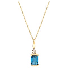 Pendentif classique en or jaune 14 carats avec topaze bleue de Londres taille coussin et diamants blancs