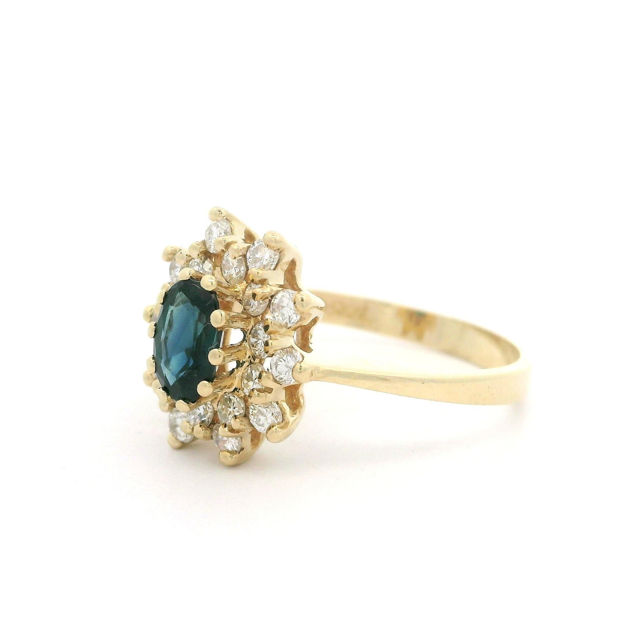 Classic Cute 14k Gelbgold 1,25ctw Saphir & Halo Diamond Cluster Petite Ring im Angebot 7