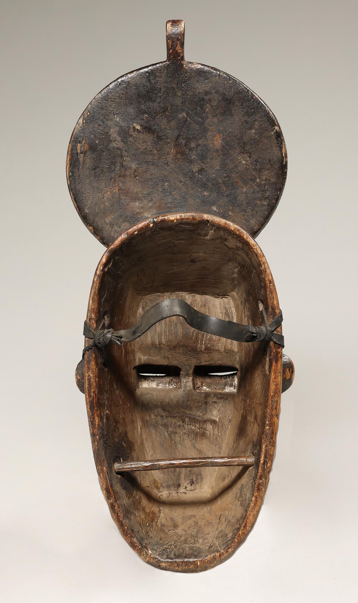 Klassische getanzte tiefrot-schwarze Baule-Maske, Elfenbeinküste, Afrika, Mitte 20. im Angebot 2