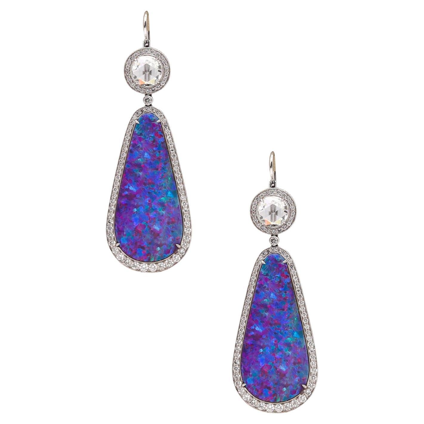 Boucles d'oreilles pendantes classiques en platine avec 31,37 carats de diamants et opale en vente