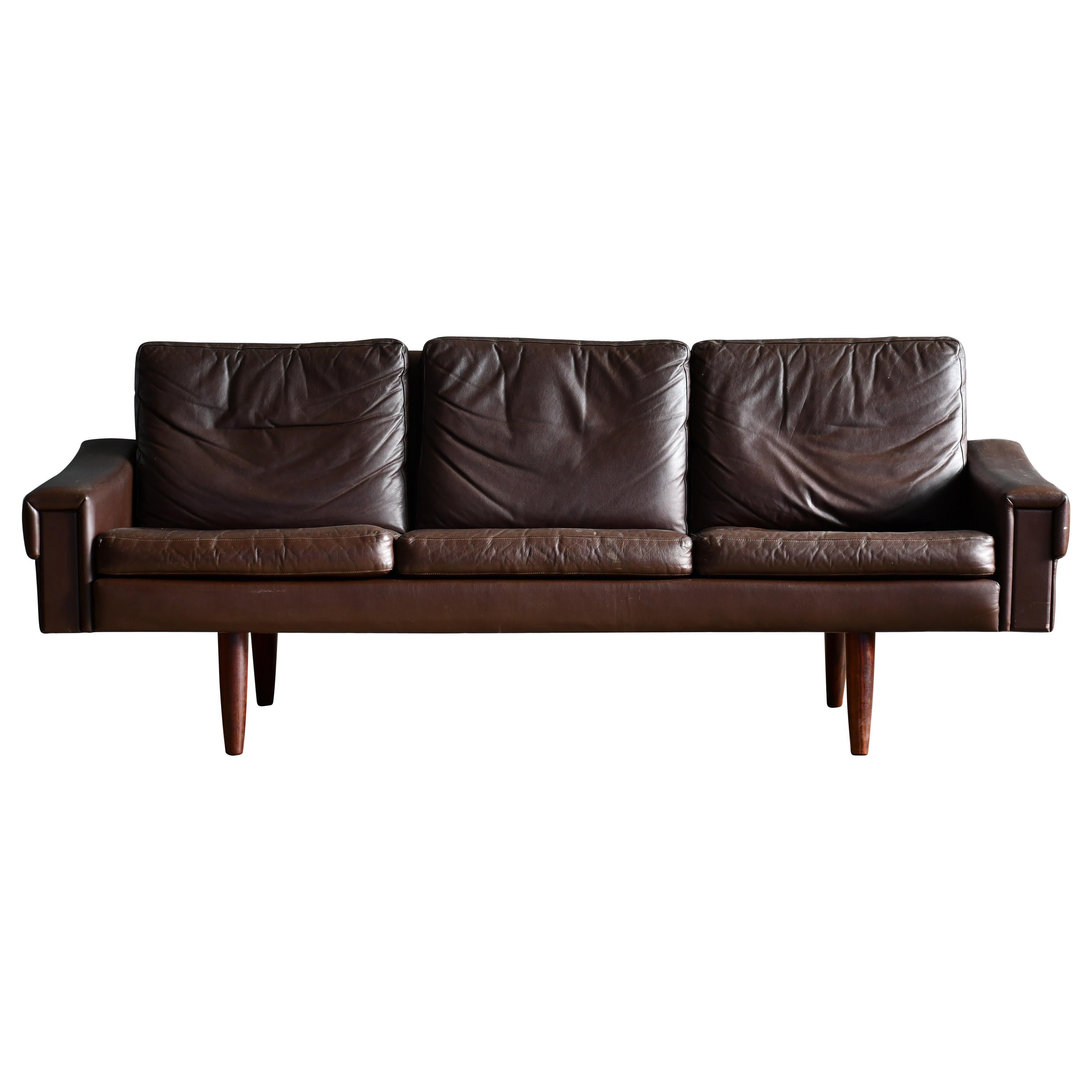 Classic Danish 1960s Midcentury Sofa in Chestnut Colored Leather by Georg Thams