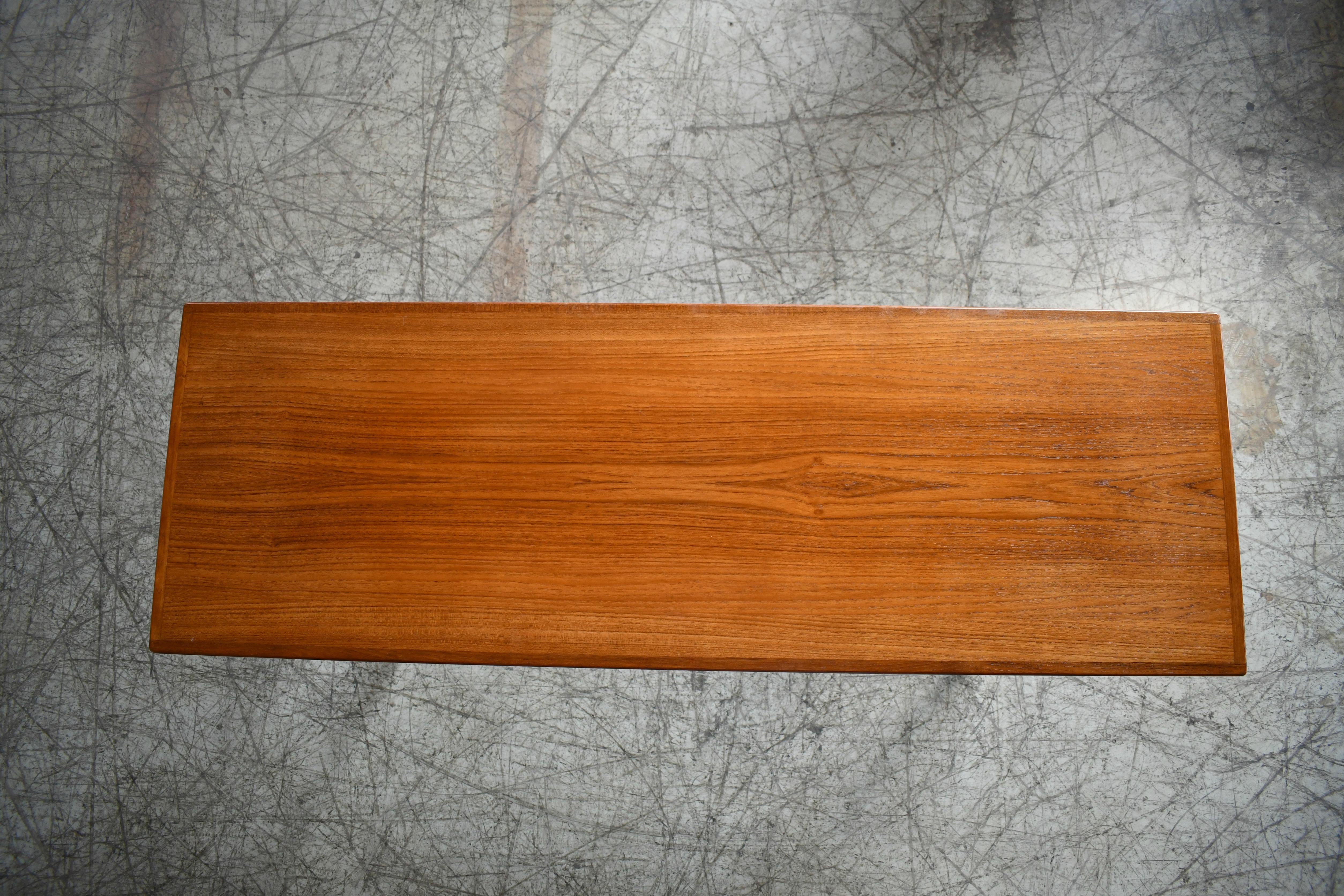 Classic Danish 1960s Teak Coffee Table in the Style of Peter Hvidt 1