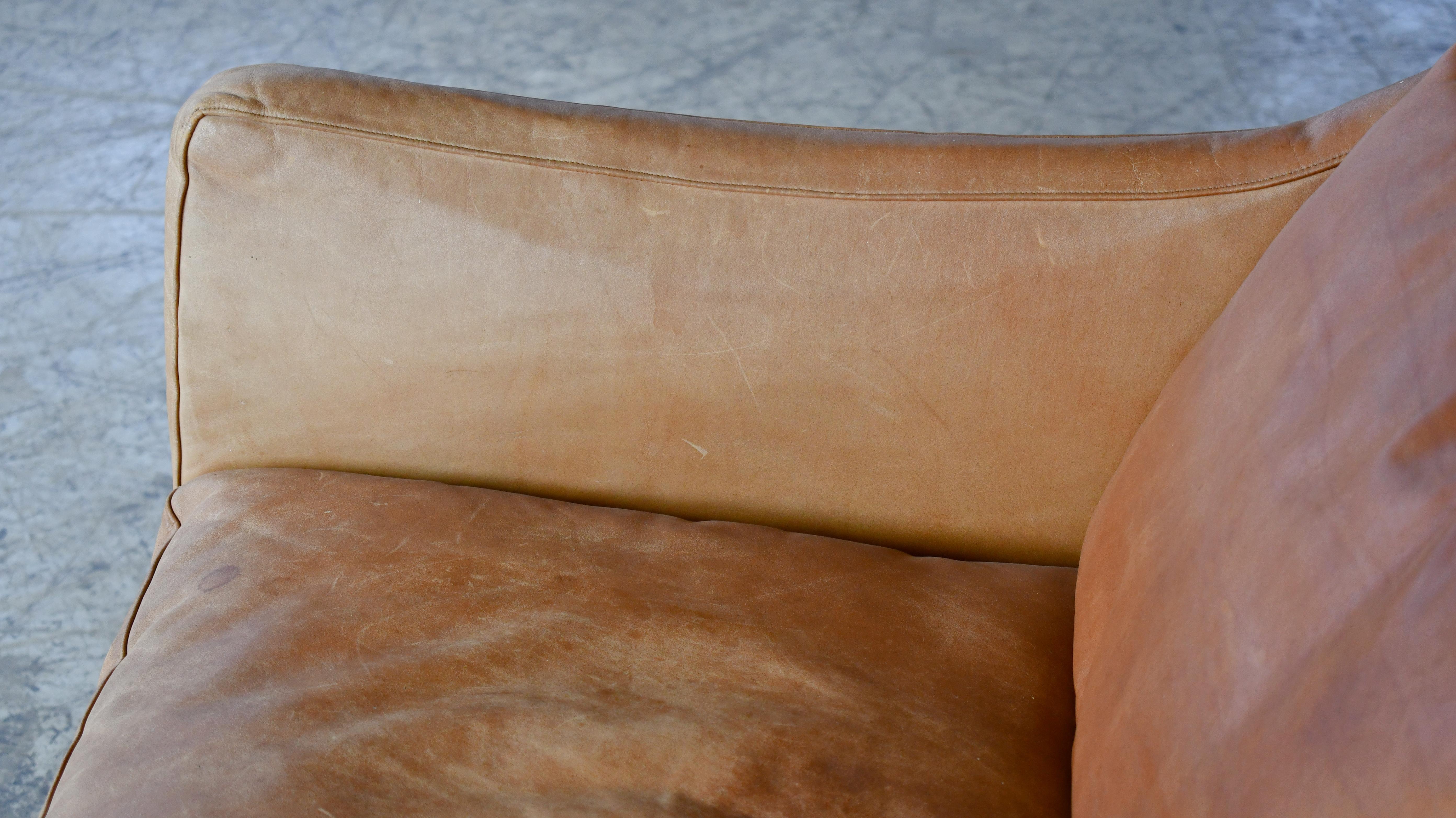 Klassisches dänisches Zweisitzer-Sofa oder Loveseat aus cognacfarbenem Leder aus den 1960er Jahren  im Angebot 3