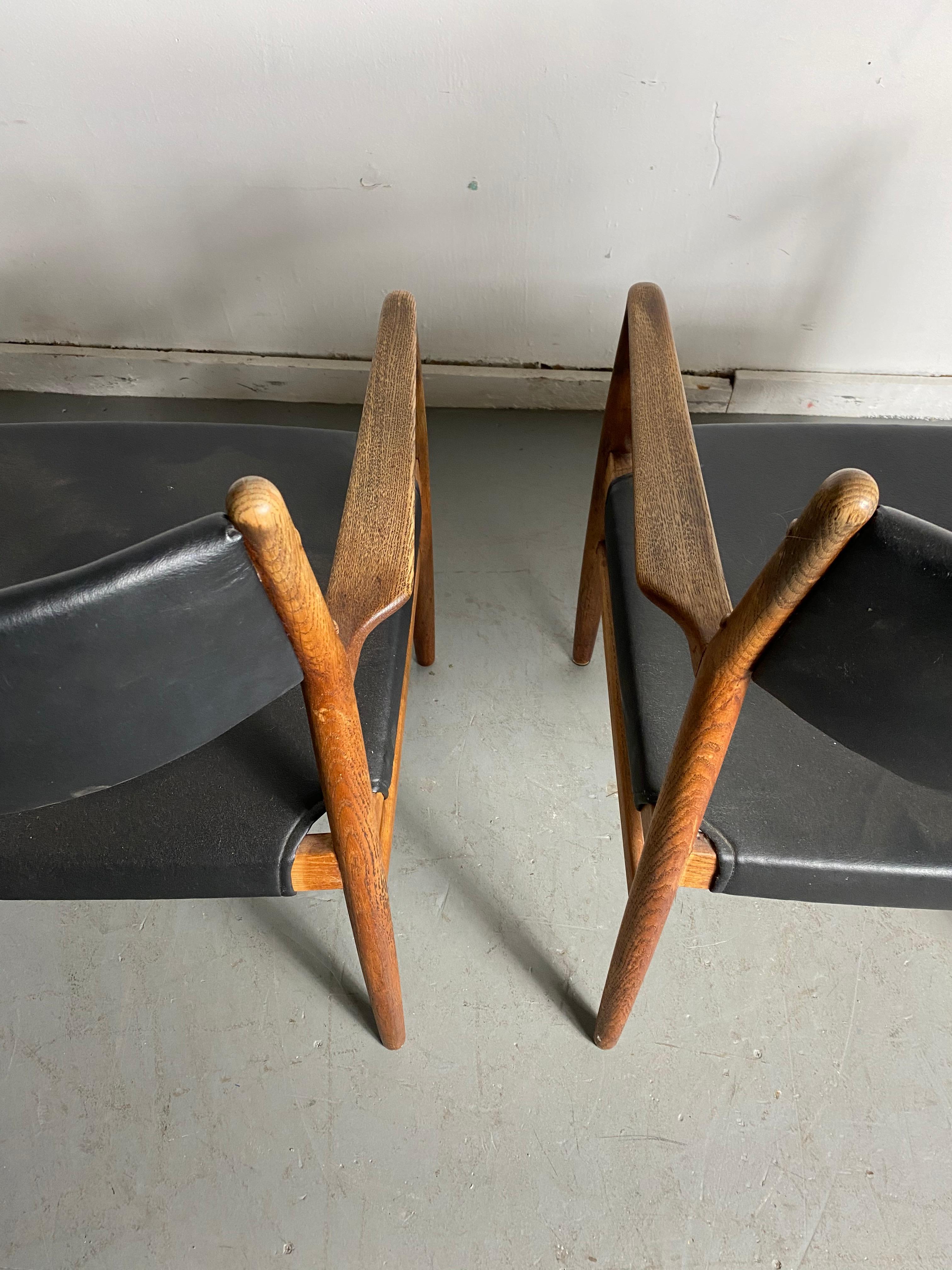 Scandinavo moderno Poltrone classiche danesi in Oak massiccio di Knud Andersen, J.C.A. Jensen in vendita