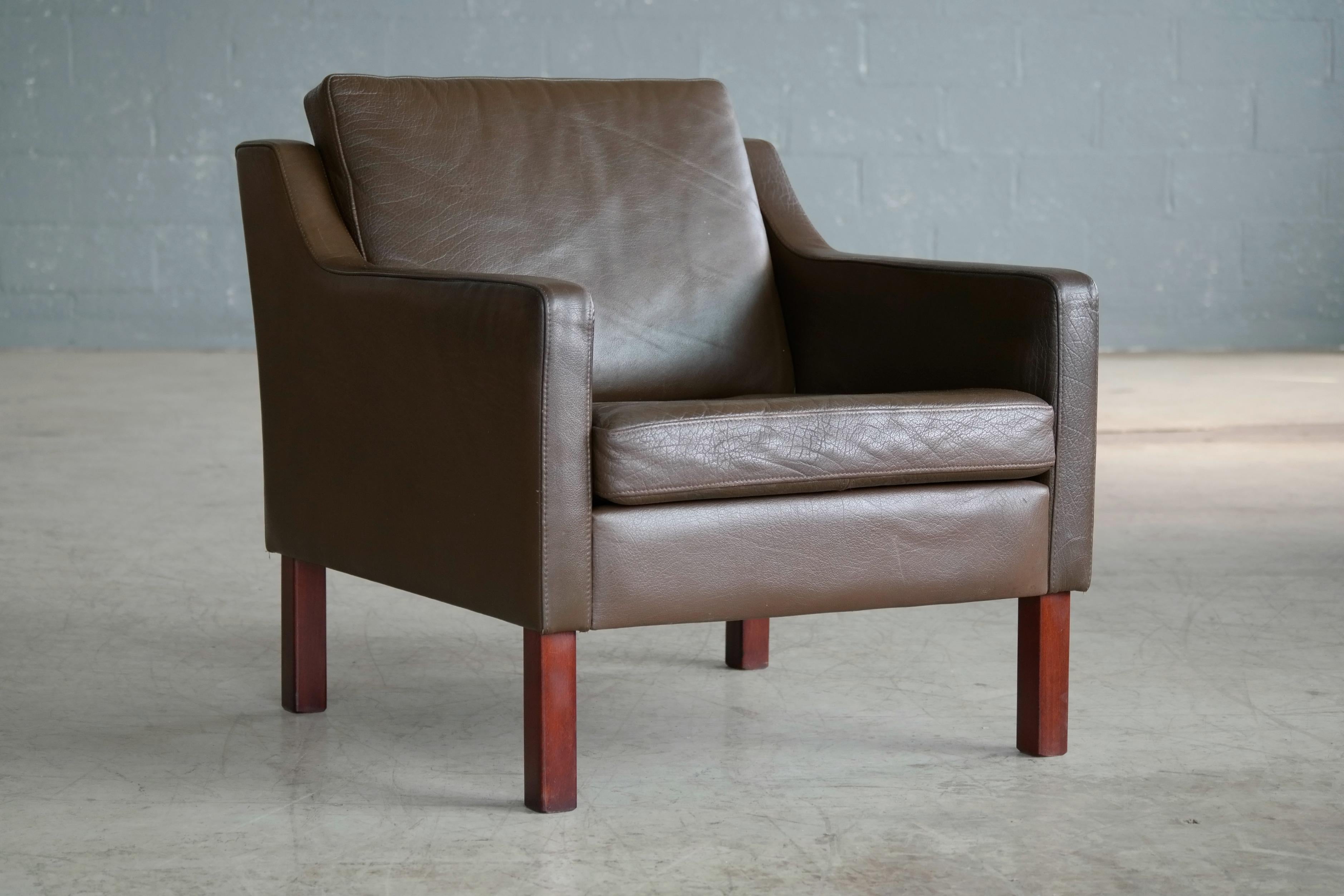 Classic Danish Borge Mogensen Style Easy Chair in Espresso Buffalo Leather In Good Condition In Bridgeport, CT