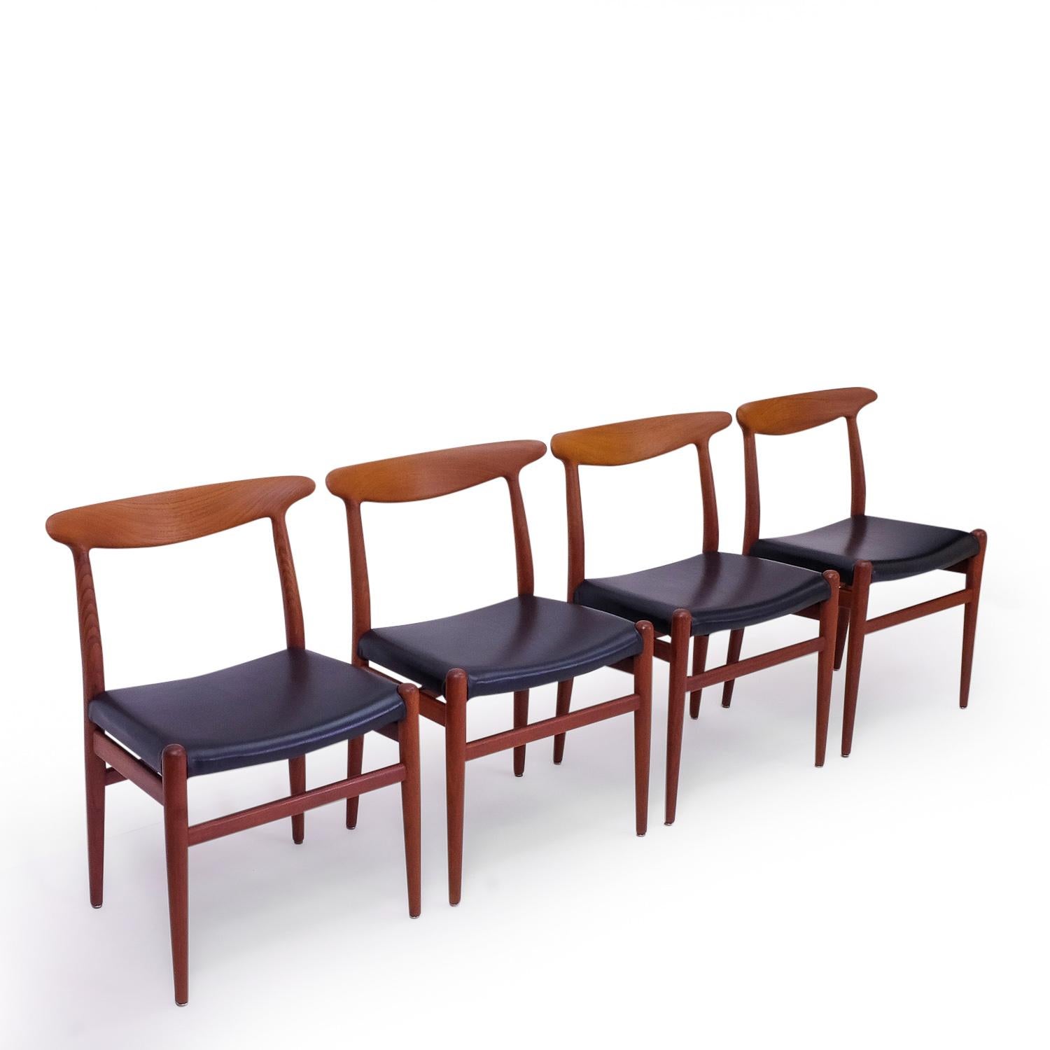 Leather Classic Danish Design Hans Wegner W2 Chairs in Teak, Set of 4
