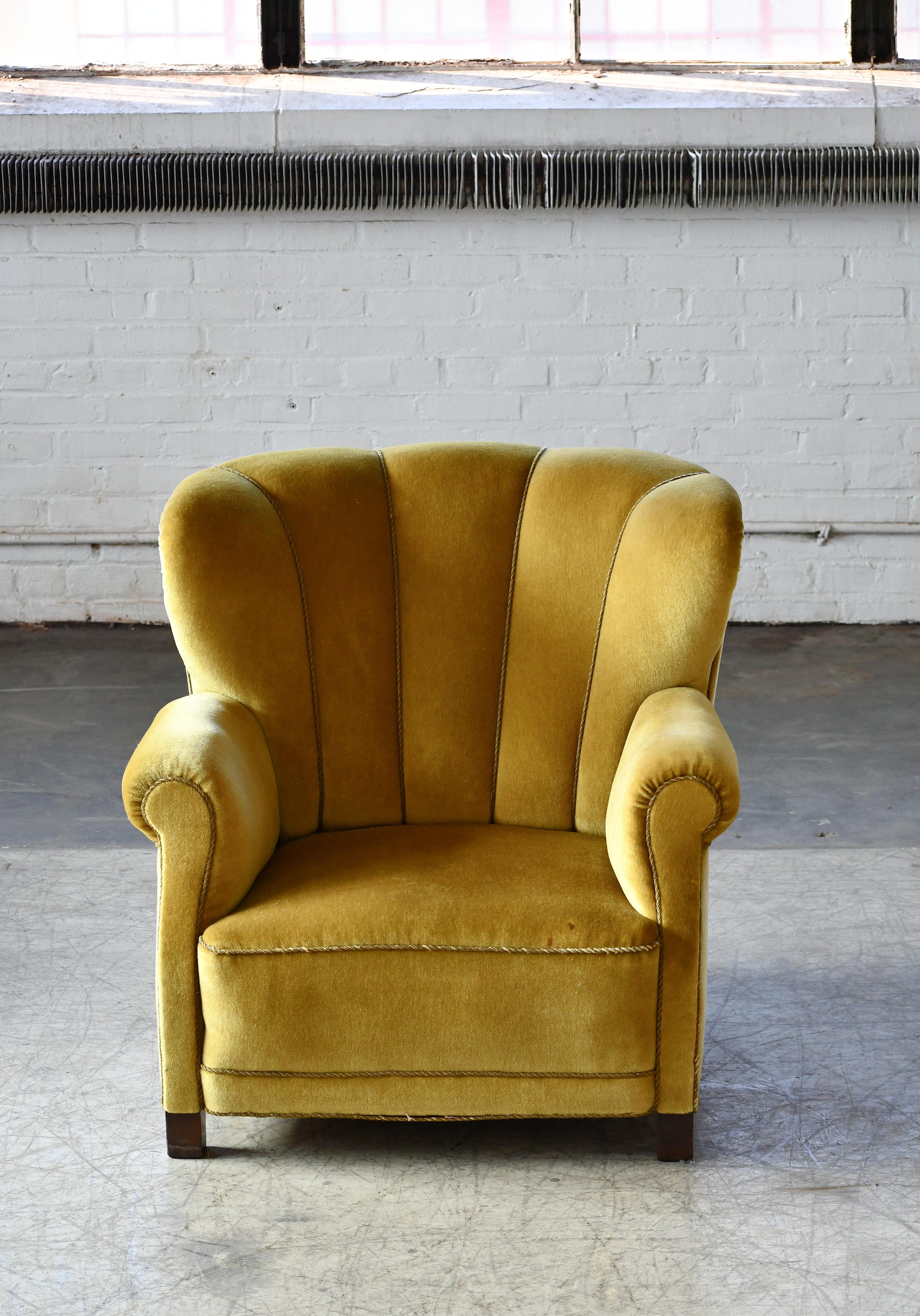 Classic Danish large-scale club or lounge chair model 1518 by Fritz Hansen made in the late 1930-early 1940s. Super comfortable with coil springs in both backrest and seat cushion. Very solid and sturdy construction on a frame of beechwood. Strong
