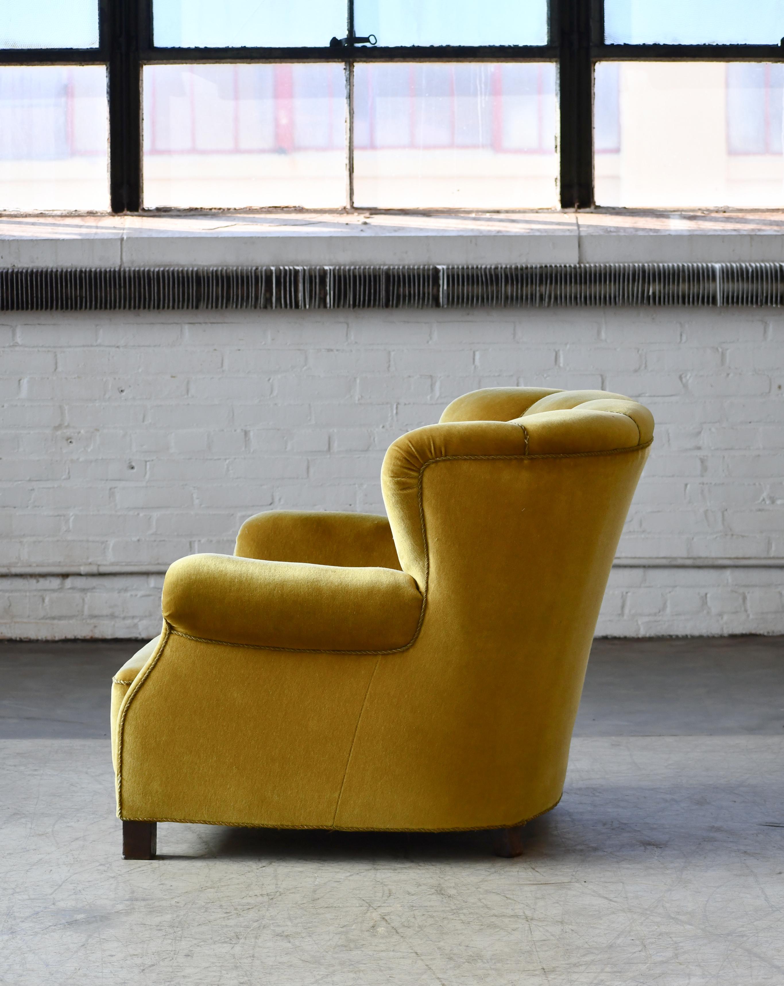 Classic Danish Large-Scale Club or Lounge Chair Model 1518 by Fritz Hansen Made 3
