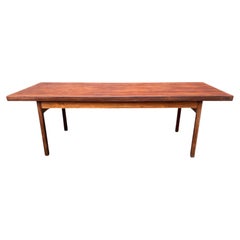 Table basse danoise classique du milieu du siècle dernier en bois de rose