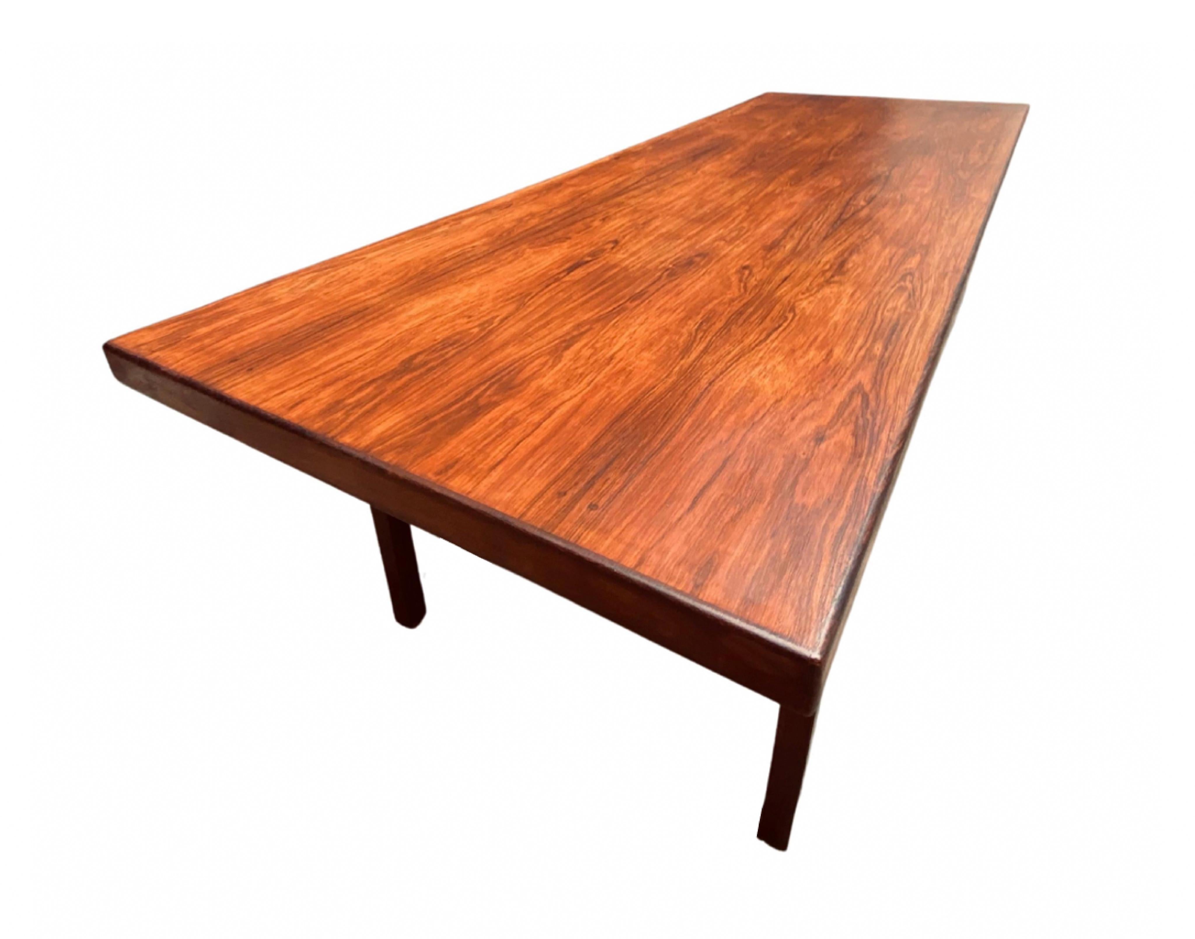 Classic Danish mid-century coffee table in rosewood In Excellent Condition For Sale In Copenhagen, DK