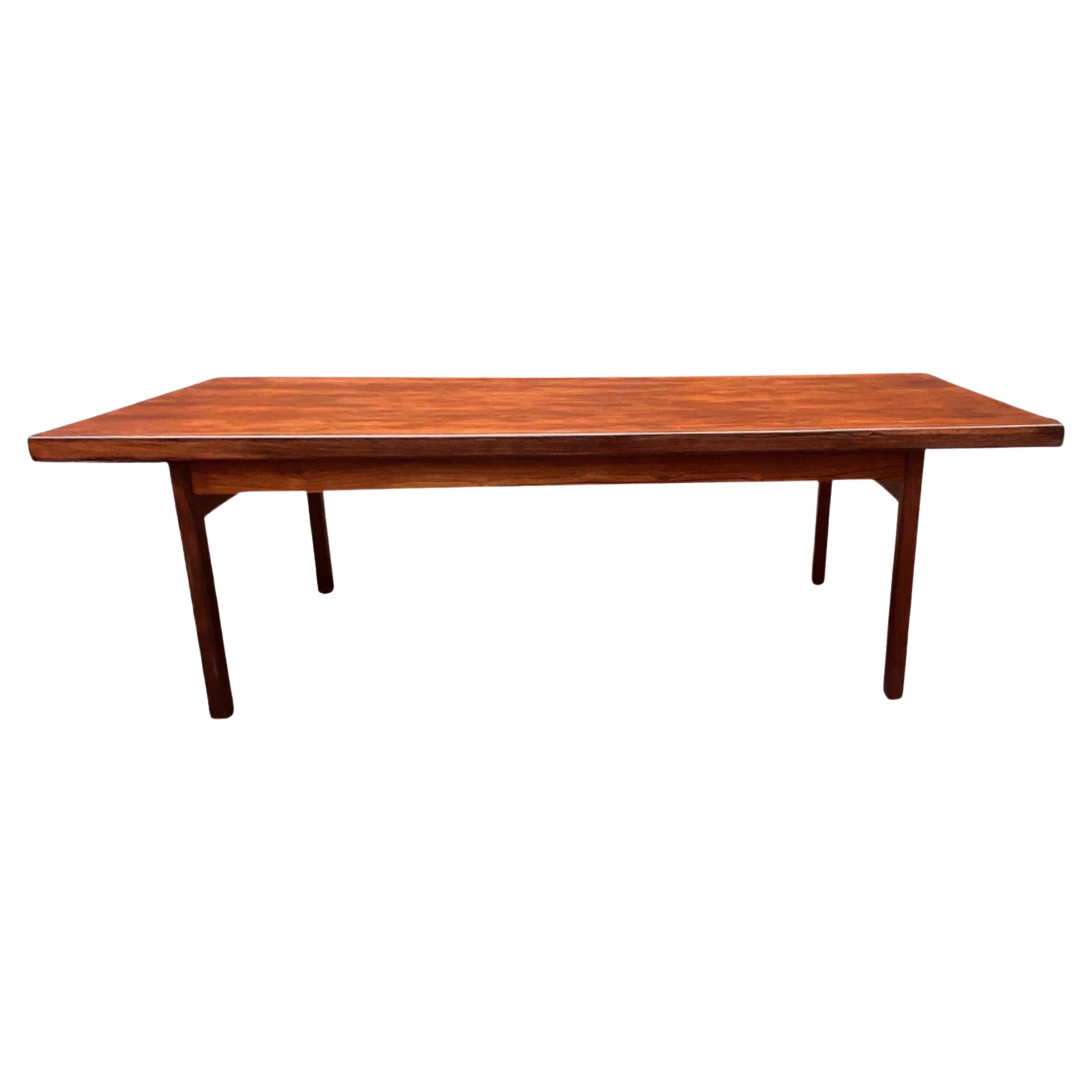 Classic Danish mid-century coffee table in rosewood For Sale