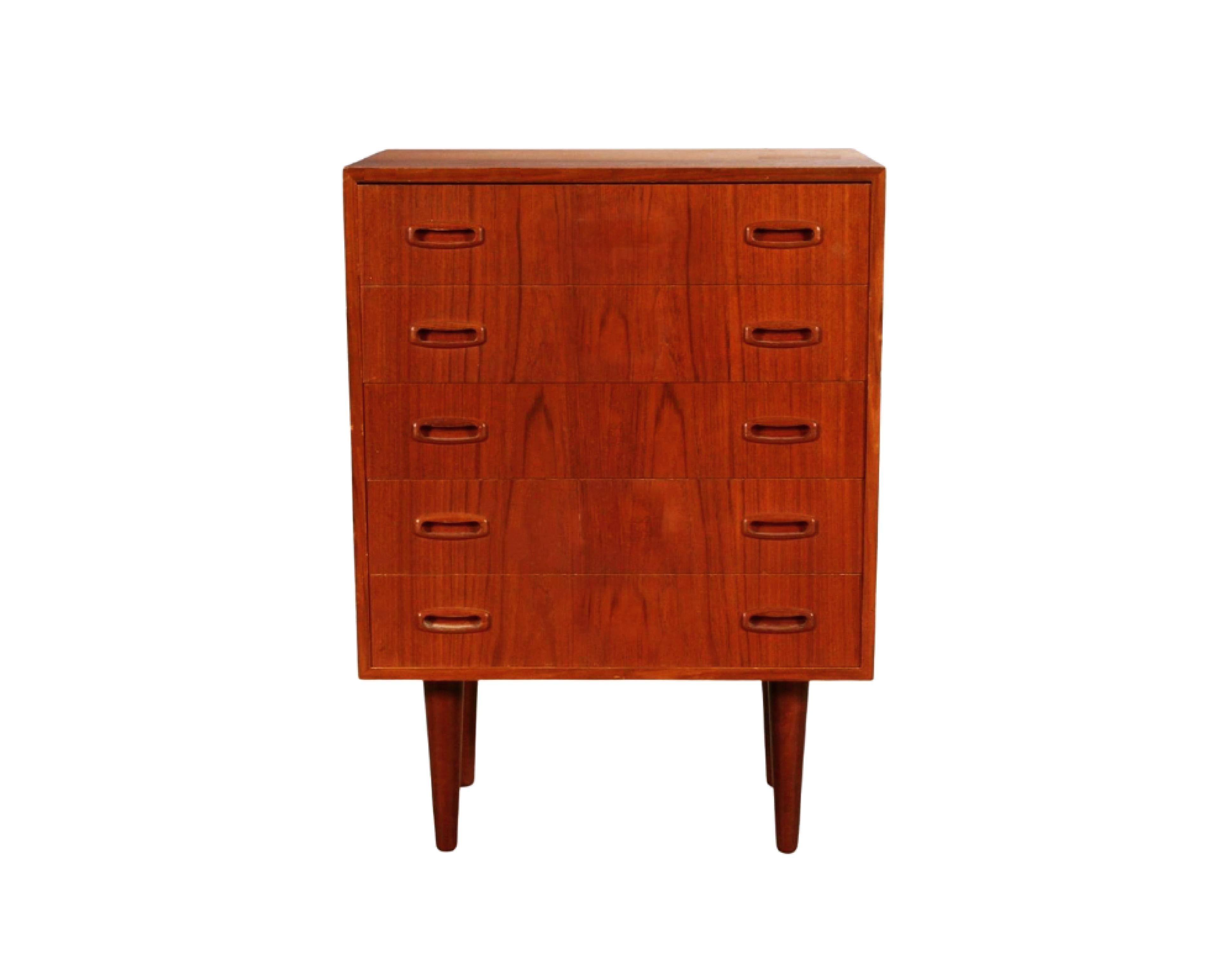 Very elegant classic mid-century Danish dresser in teak with five drawers.

Made by Danish furniture manufactor in the 1960s.

Round and tapered legs in solid teak.

 Hight 89cm, depth 64cm, width 42 cm.


NielsenClassics delivers the absolute