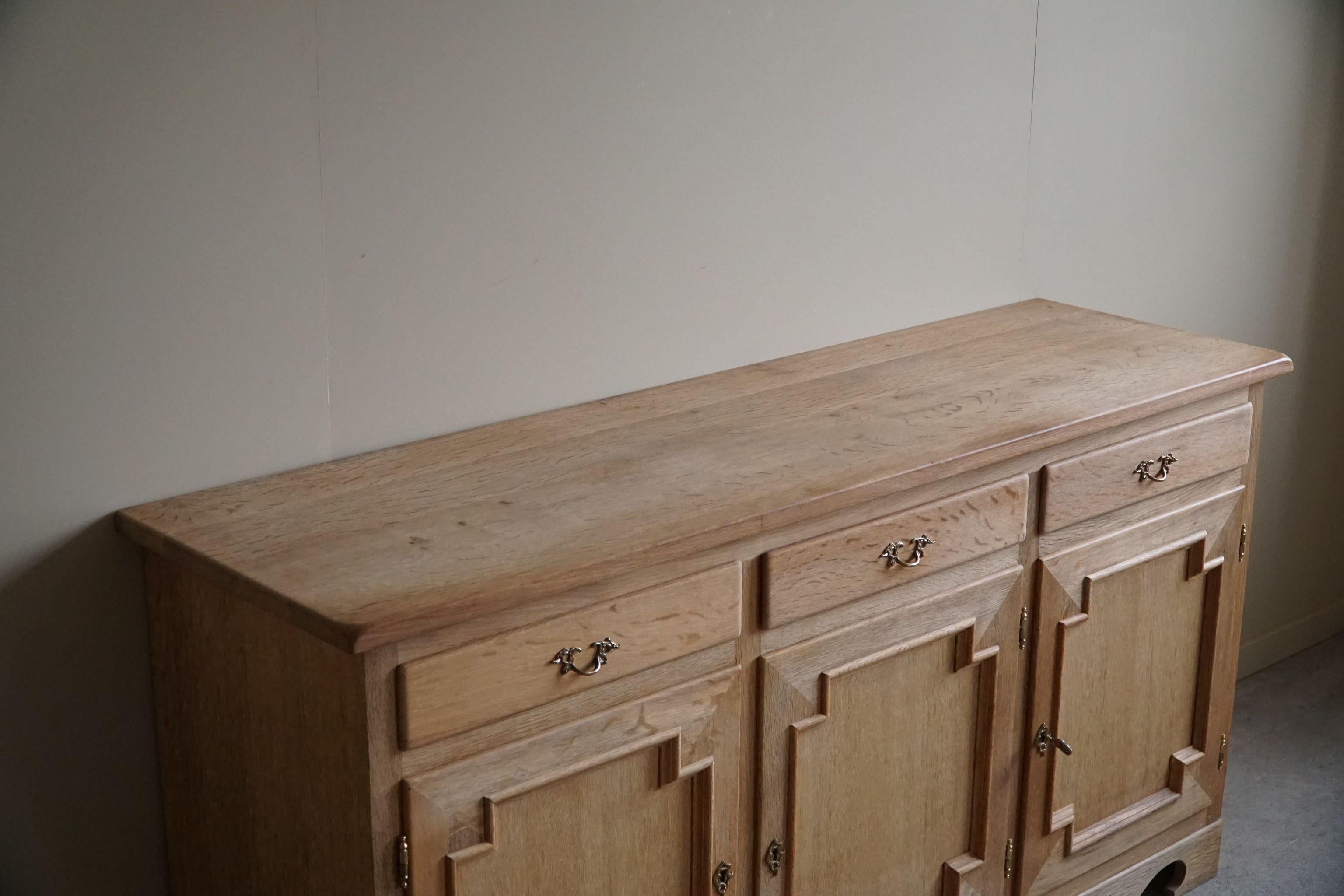 Classic Danish Mid Century Modern Buffet Cabinet / Sideboard, Made in Oak, 1960s For Sale 7