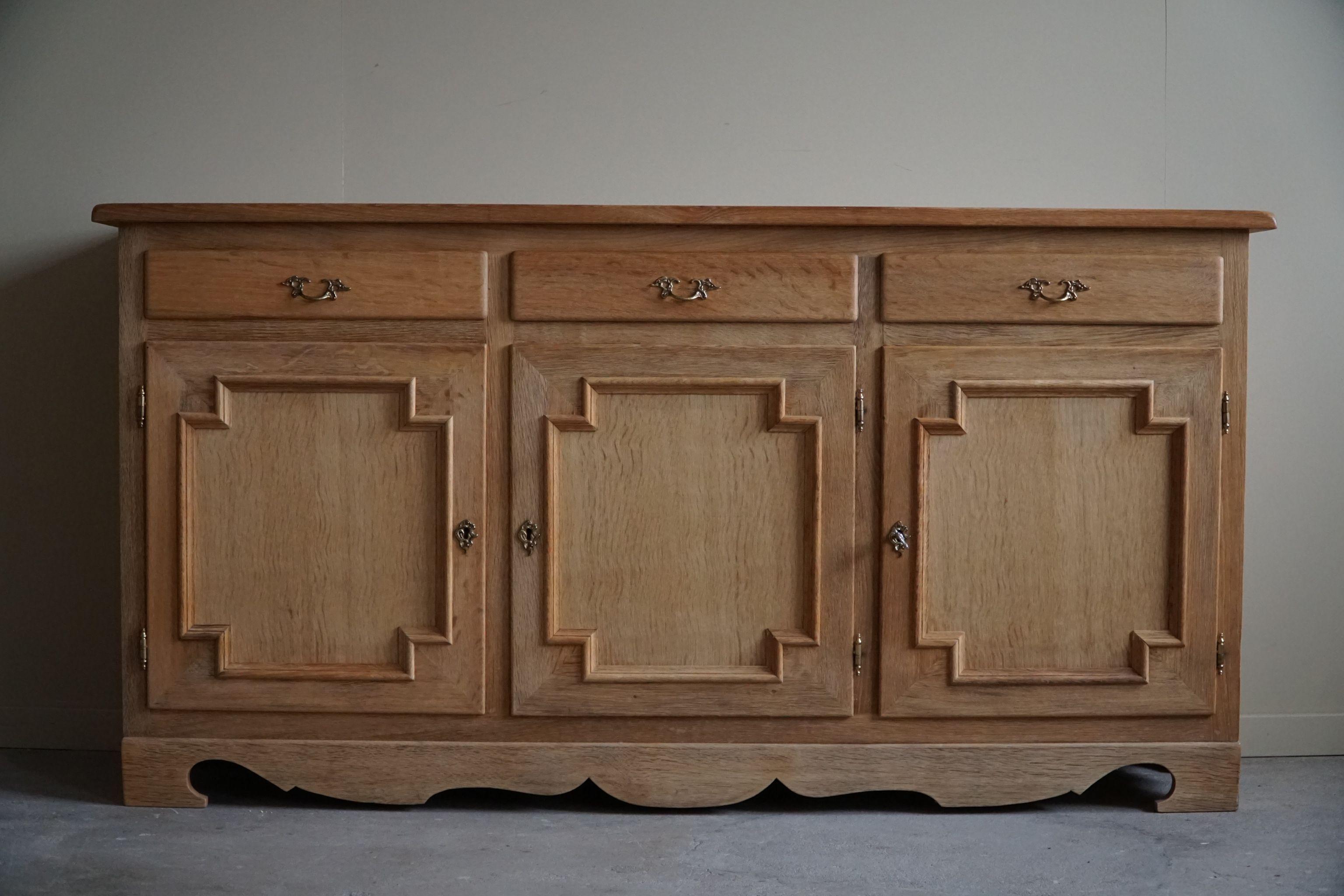 20th Century Classic Danish Mid Century Modern Buffet Cabinet / Sideboard, Made in Oak, 1960s For Sale