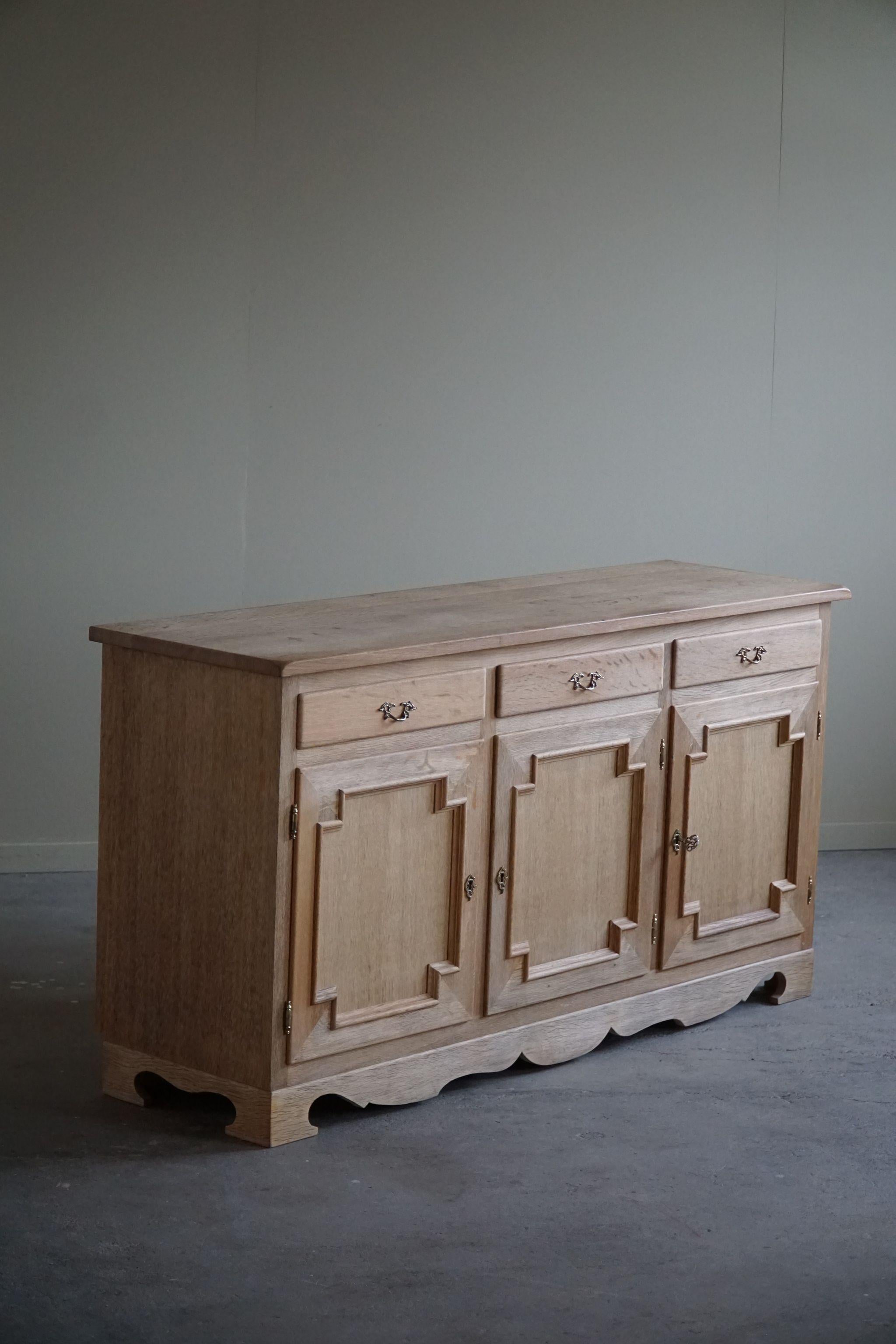 Classic Danish Mid Century Modern Buffet Cabinet / Sideboard, Made in Oak, 1960s For Sale 1