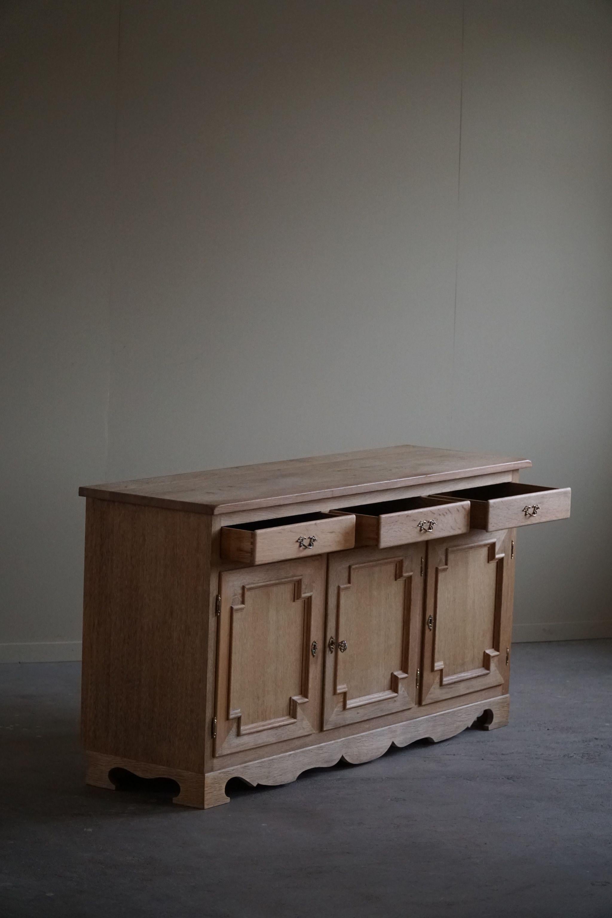 Classic Danish Mid Century Modern Buffet Cabinet / Sideboard, Made in Oak, 1960s For Sale 1