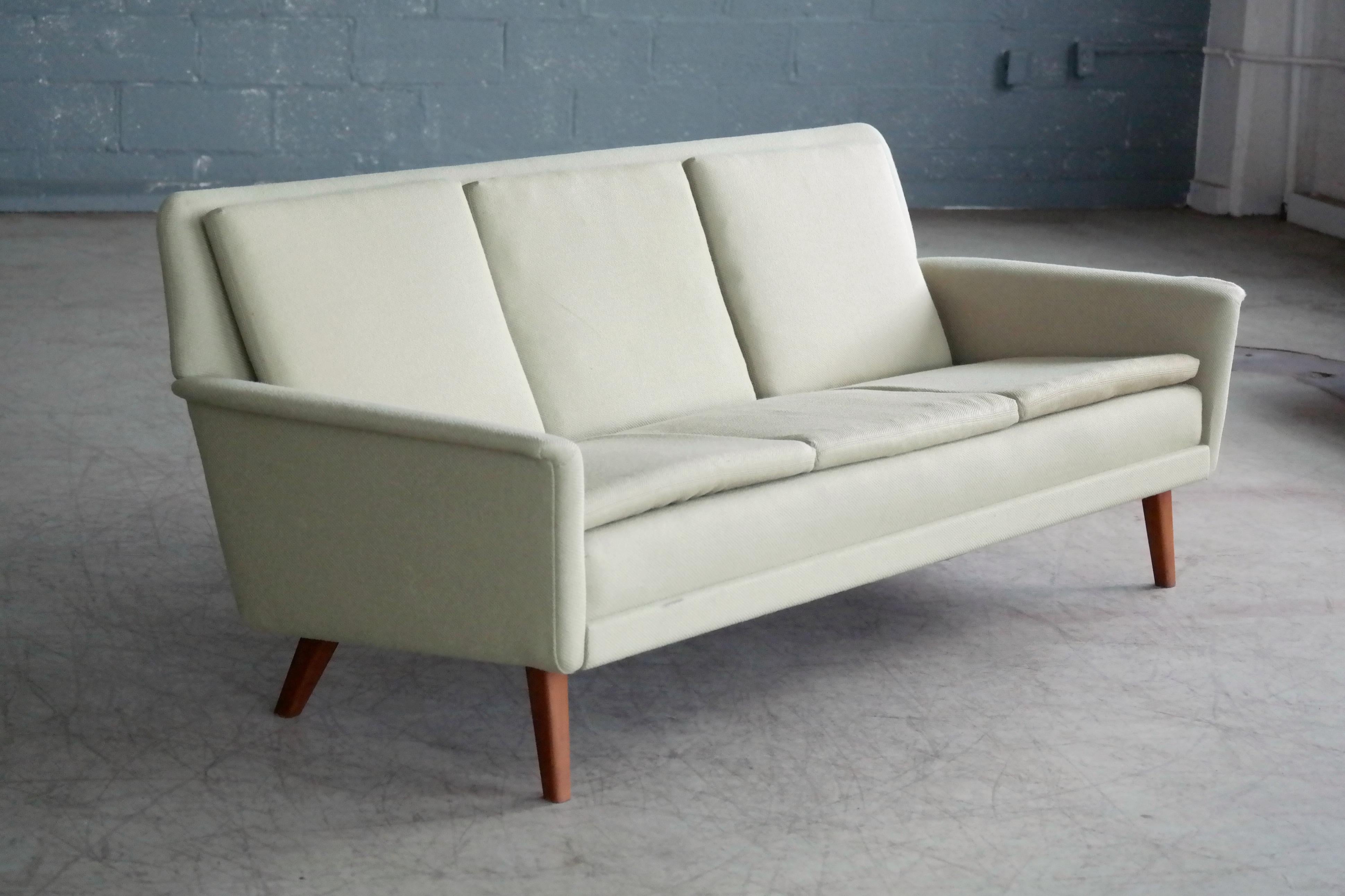 Classic and very elegant three-seat sofa designed by Folke Ohlsson in 1955 as Model 5464 for Fritz Hansen. We love the elegant angles of the sofa and the legs combined the slim cushions. Very cutting edge in its day and just a timeless modern piece.