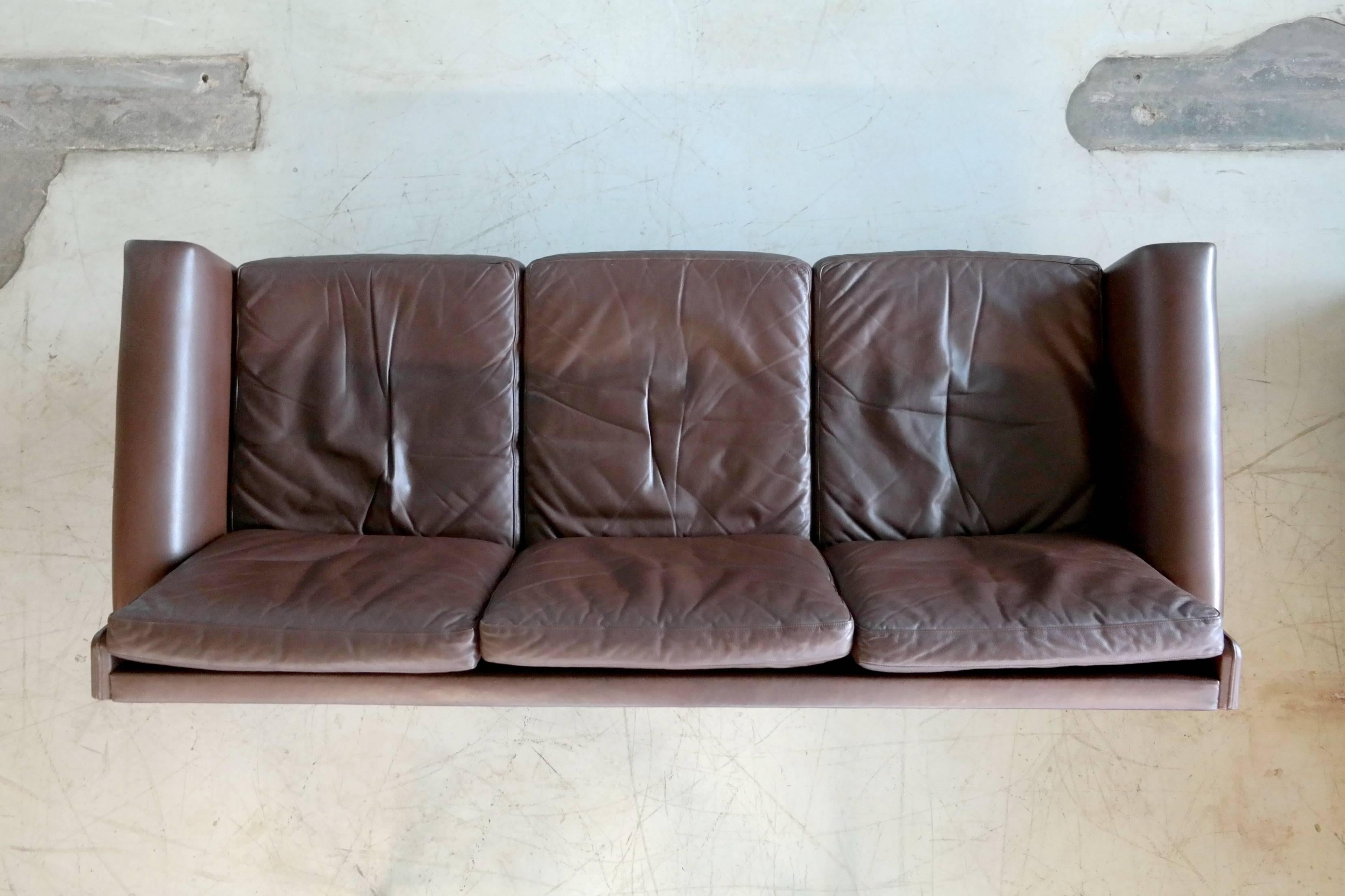 Classic Danish Midcentury Sofa in Chestnut Colored Leather by Georg Thams In Excellent Condition In Bridgeport, CT