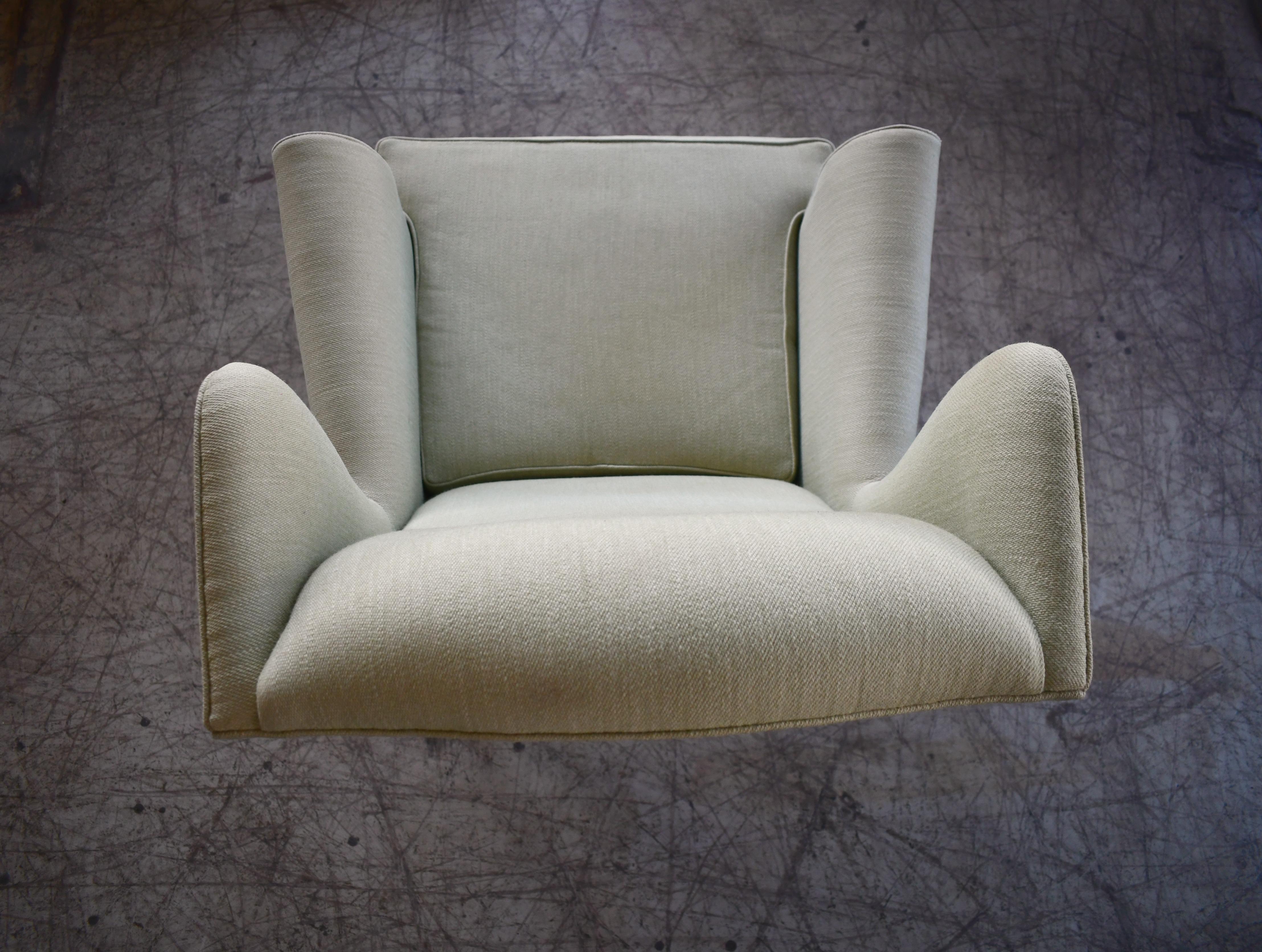 Classic Danish Midcentury Wingback Chair in Light Green Wool In Good Condition In Bridgeport, CT
