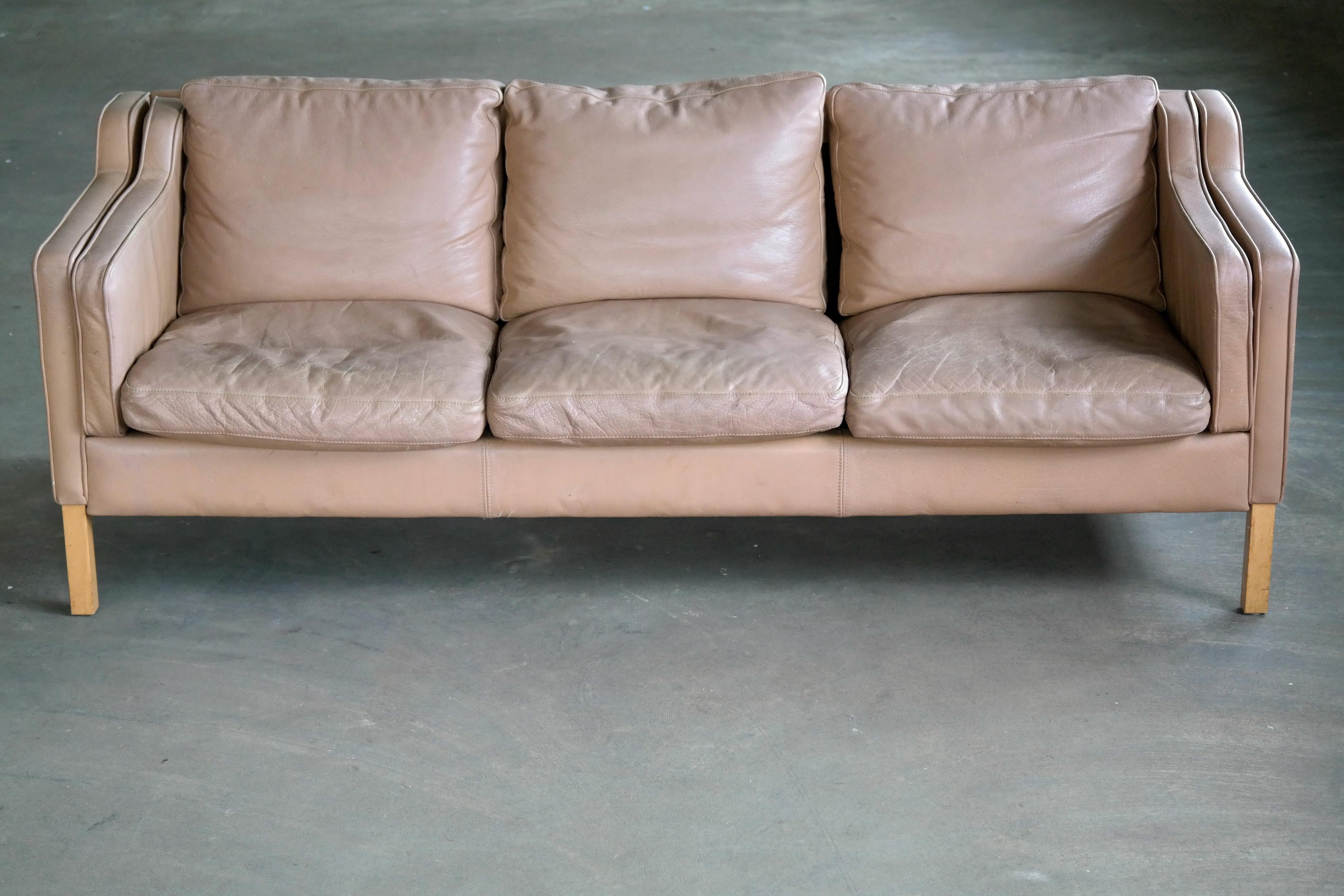 Classic Børge Mogensen Model 2213 style 3-sear sofa in tan leather. The sofa is unmarked but of high quality and made in Denmark probably sometime in the 1970s. Perfect for the buyer that is looking for a nice worn-in look and patina. Some wear and