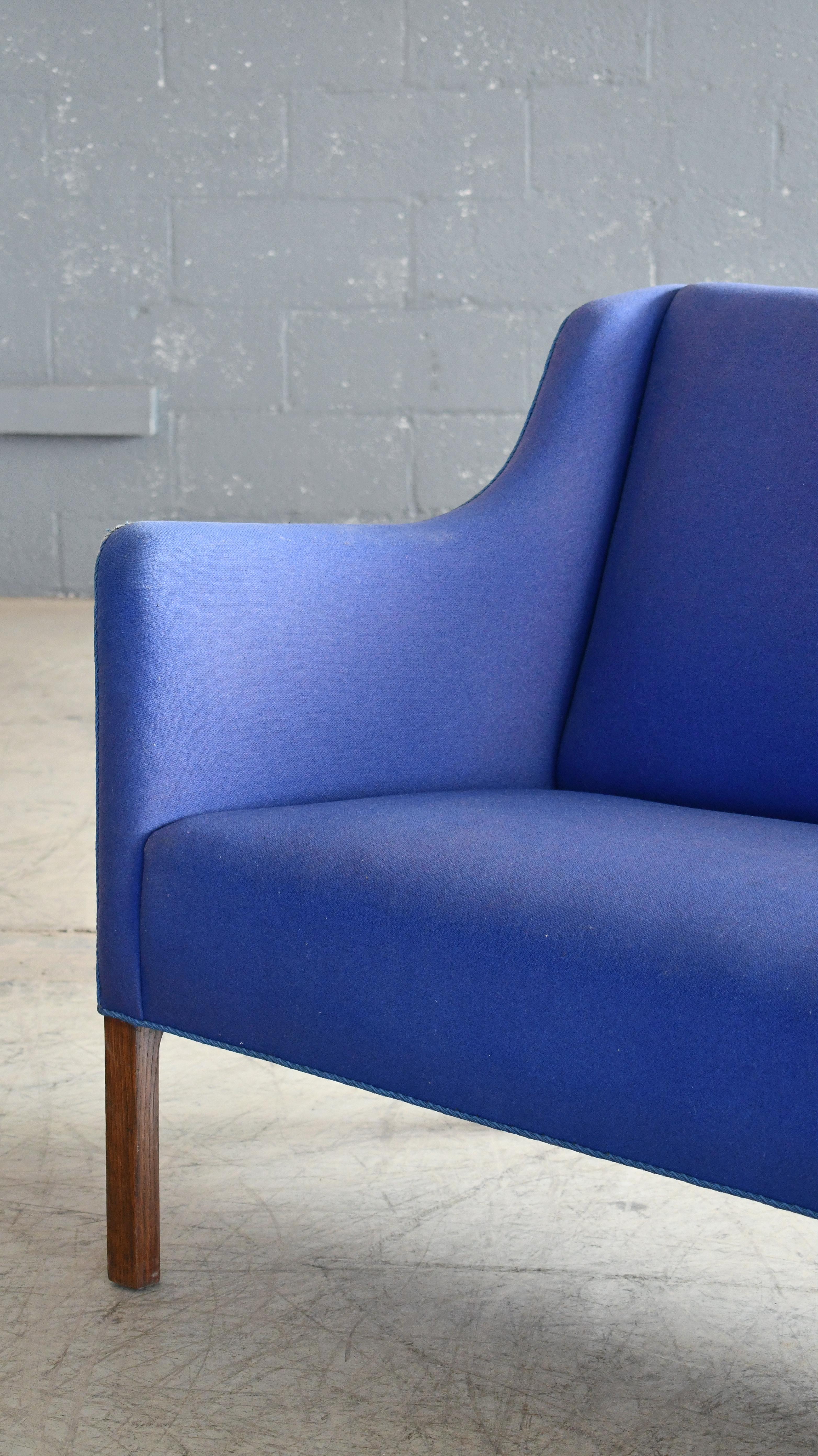 Klassisches dänisches Midcentury Sofa im Stil von Grete Jalk  im Zustand „Gut“ im Angebot in Bridgeport, CT