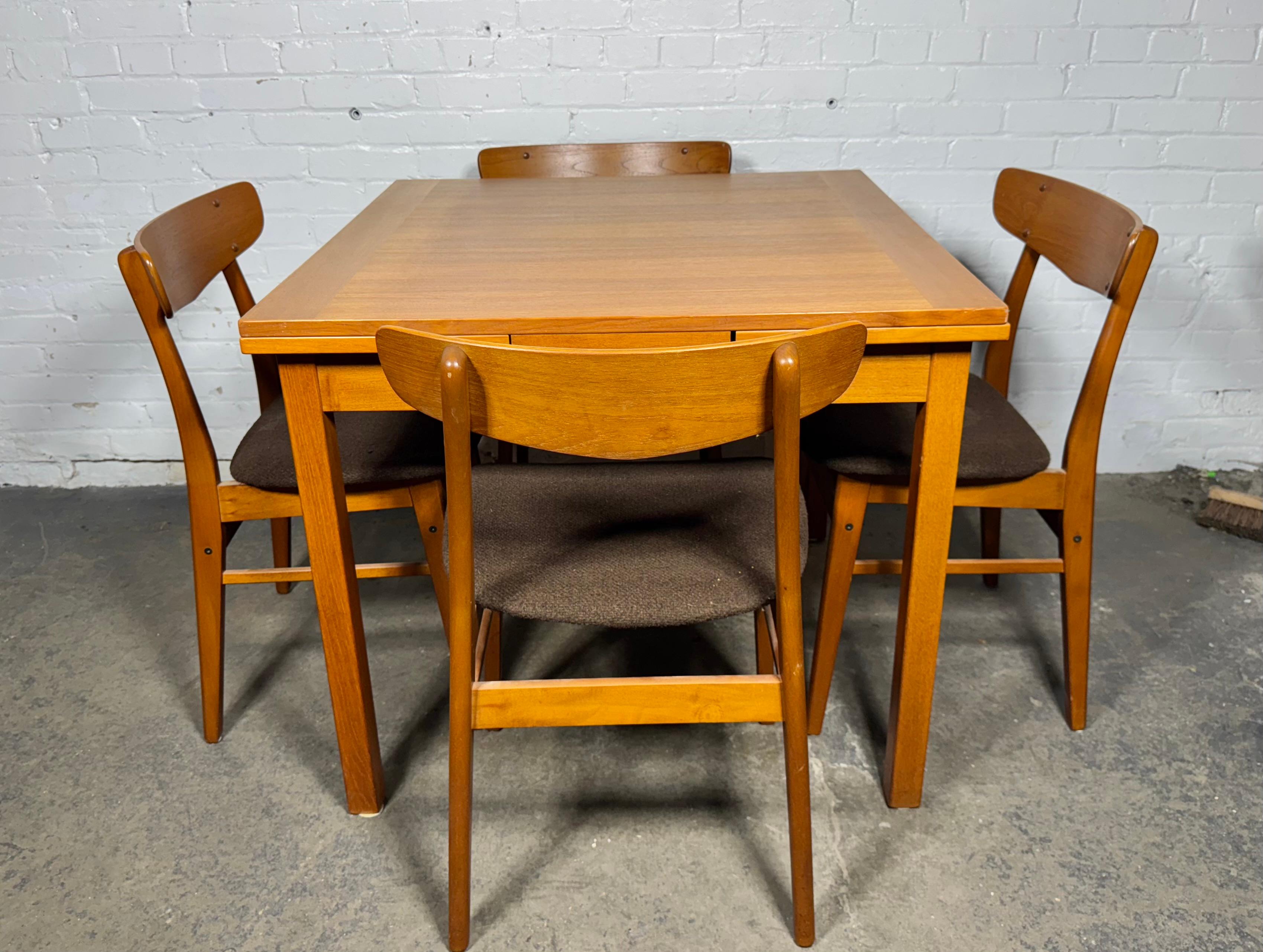 Set de dinette danois classique et moderne / extension par Erik Buch pour Findahl's Mobler en vente 5