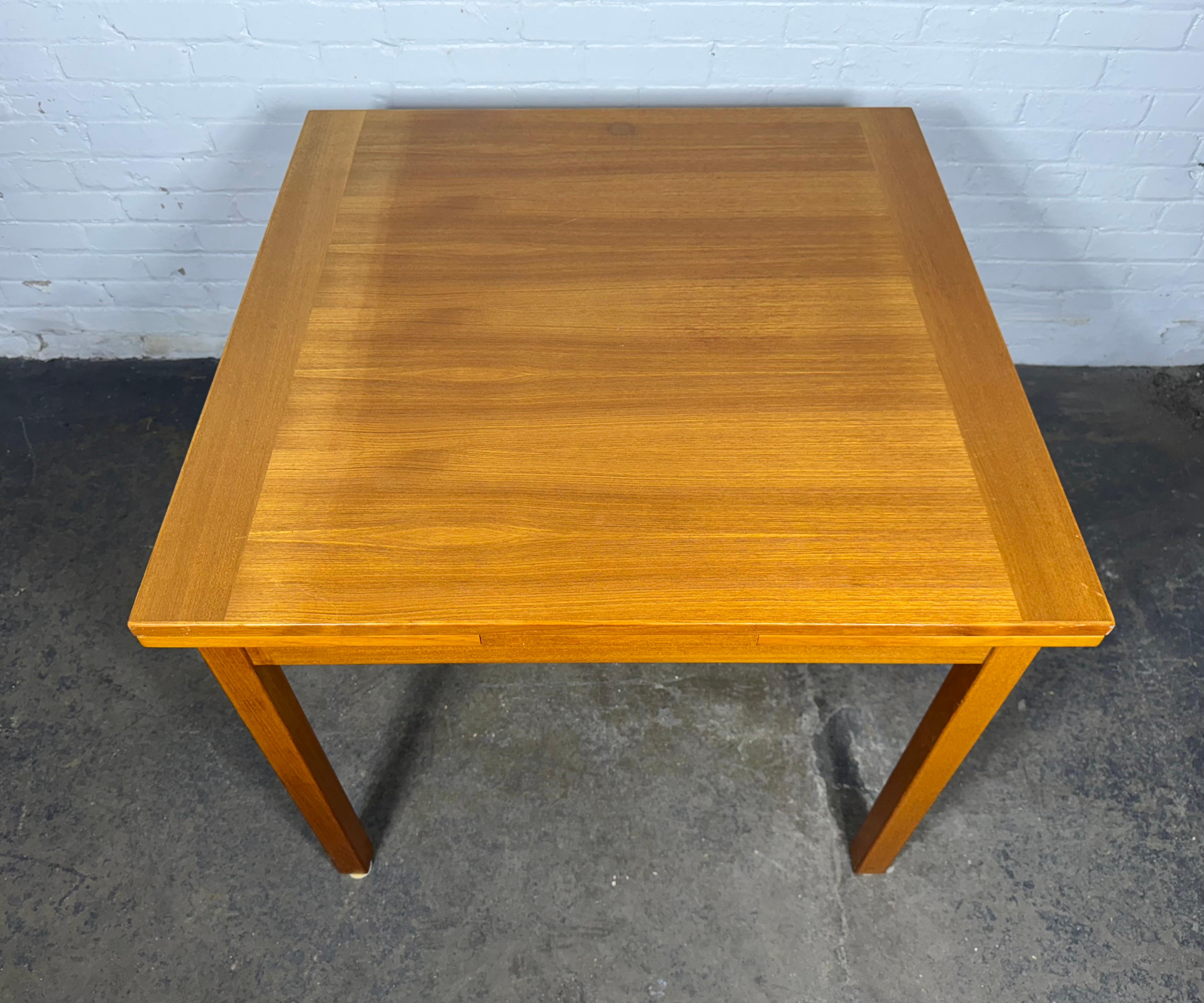 Set de dinette danois classique et moderne / extension par Erik Buch pour Findahl's Mobler en vente 8