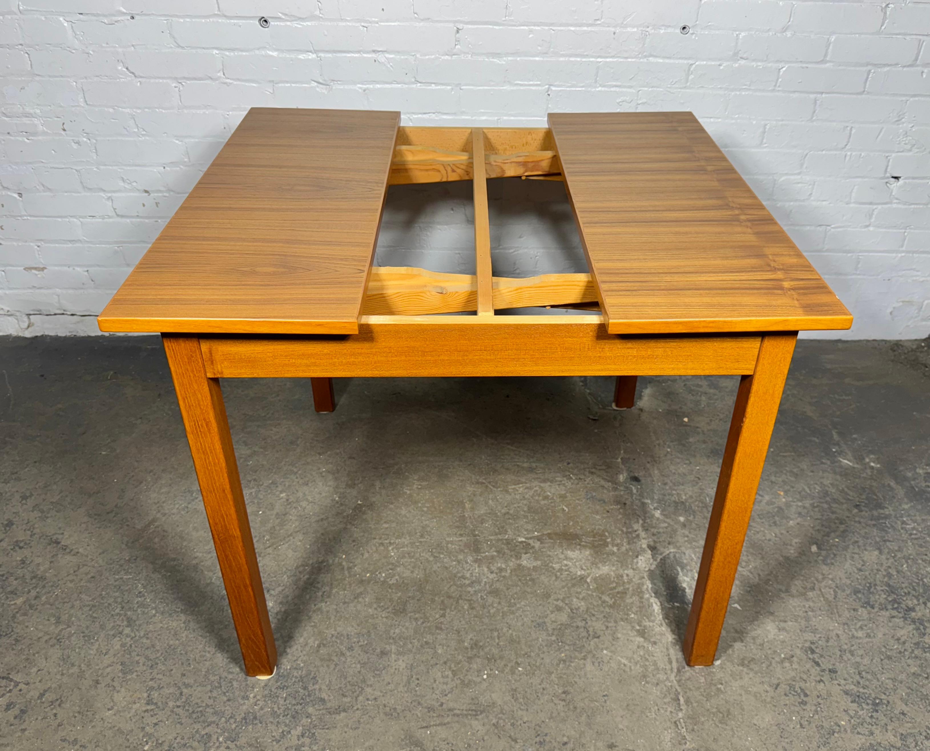 Set de dinette danois classique et moderne / extension par Erik Buch pour Findahl's Mobler en vente 9