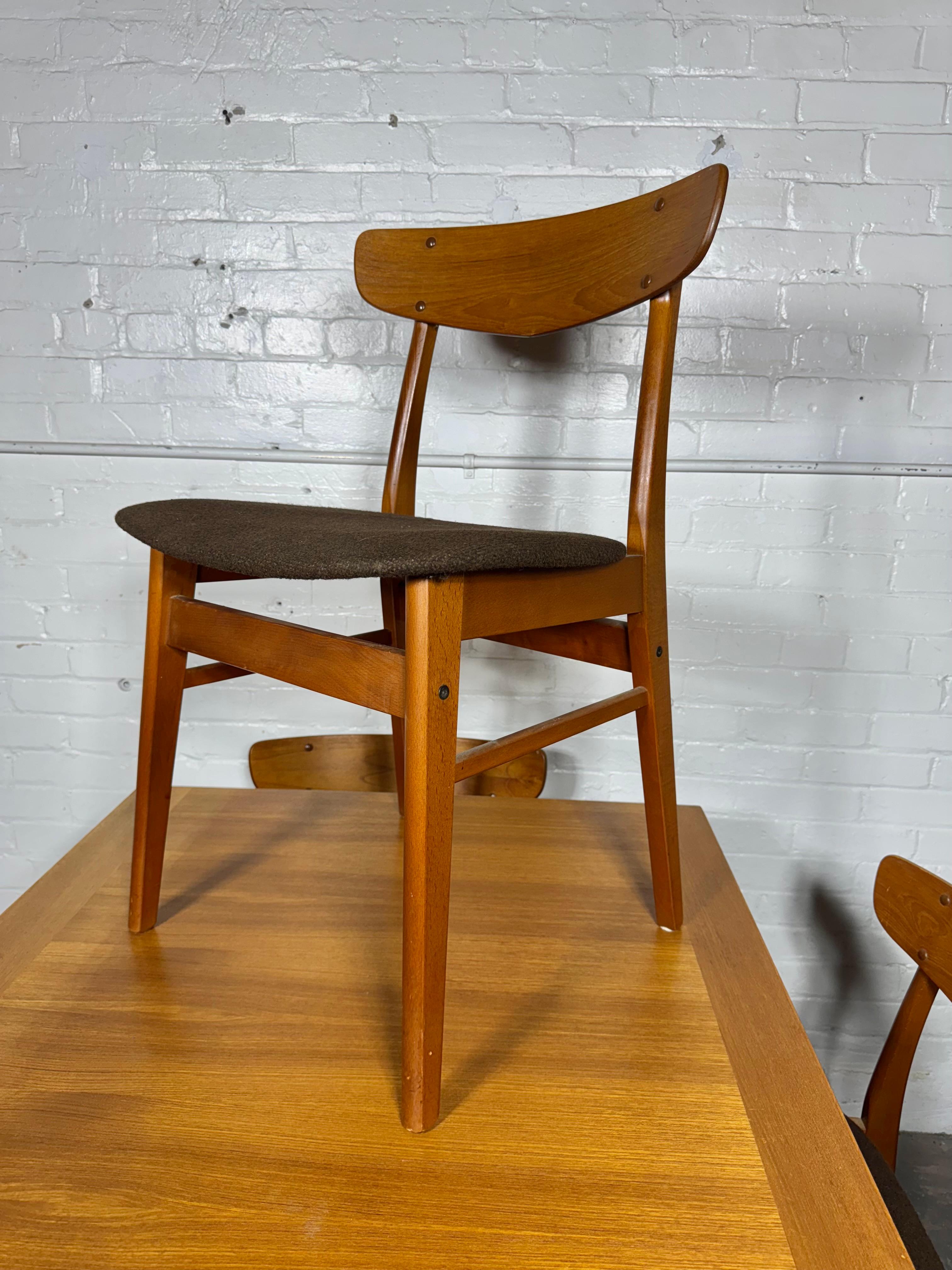 Danois Set de dinette danois classique et moderne / extension par Erik Buch pour Findahl's Mobler en vente