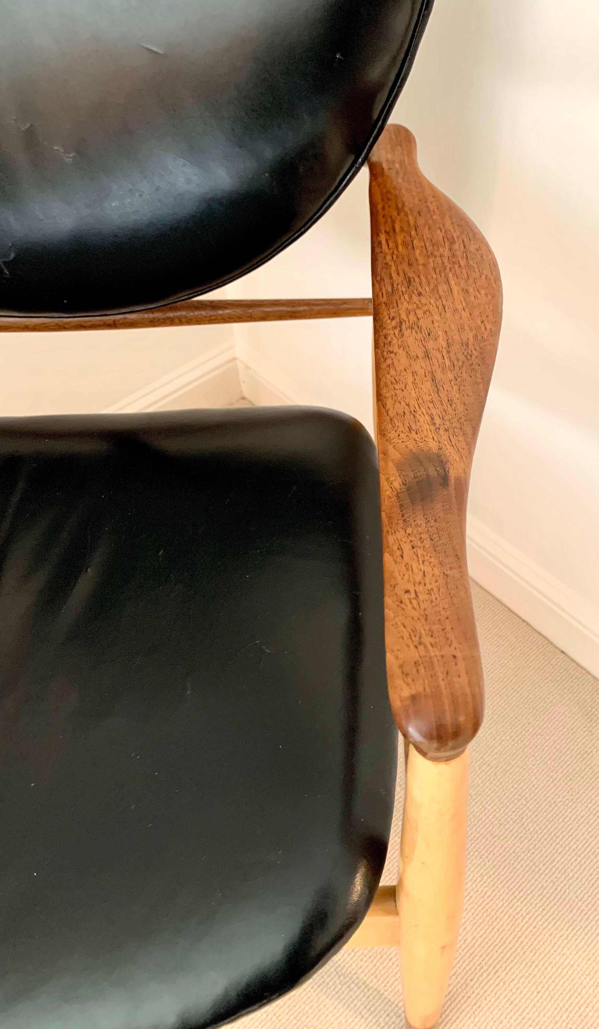 Mid-Century Modern Classic Danish Modern Finn Juhl #48 Rare Maple, Walnut and Leather Chair Vodder