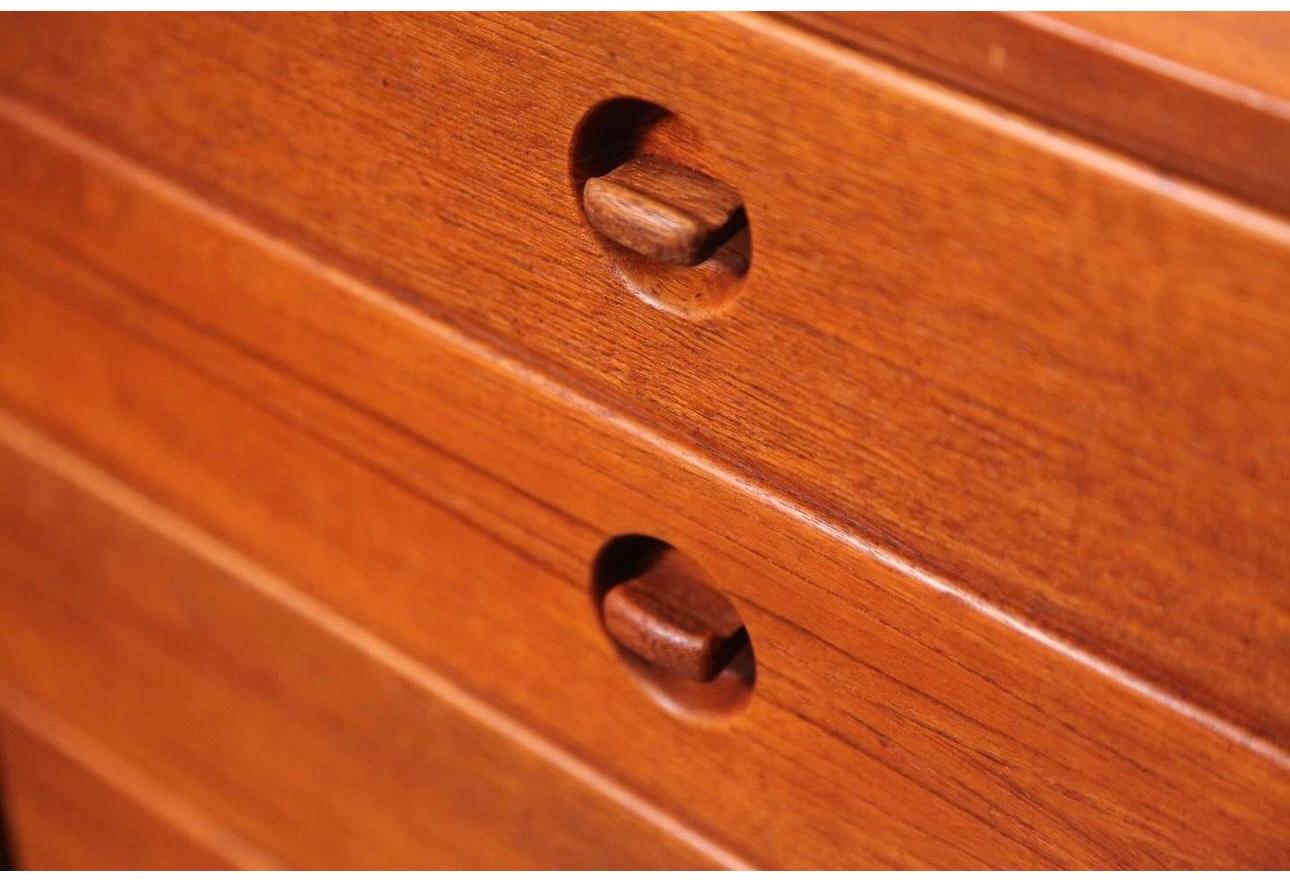 Classic Danish Modern Teak Credenza von Sven Engstrom / Skaraborgs Mobelindust im Zustand „Gut“ im Angebot in Buffalo, NY
