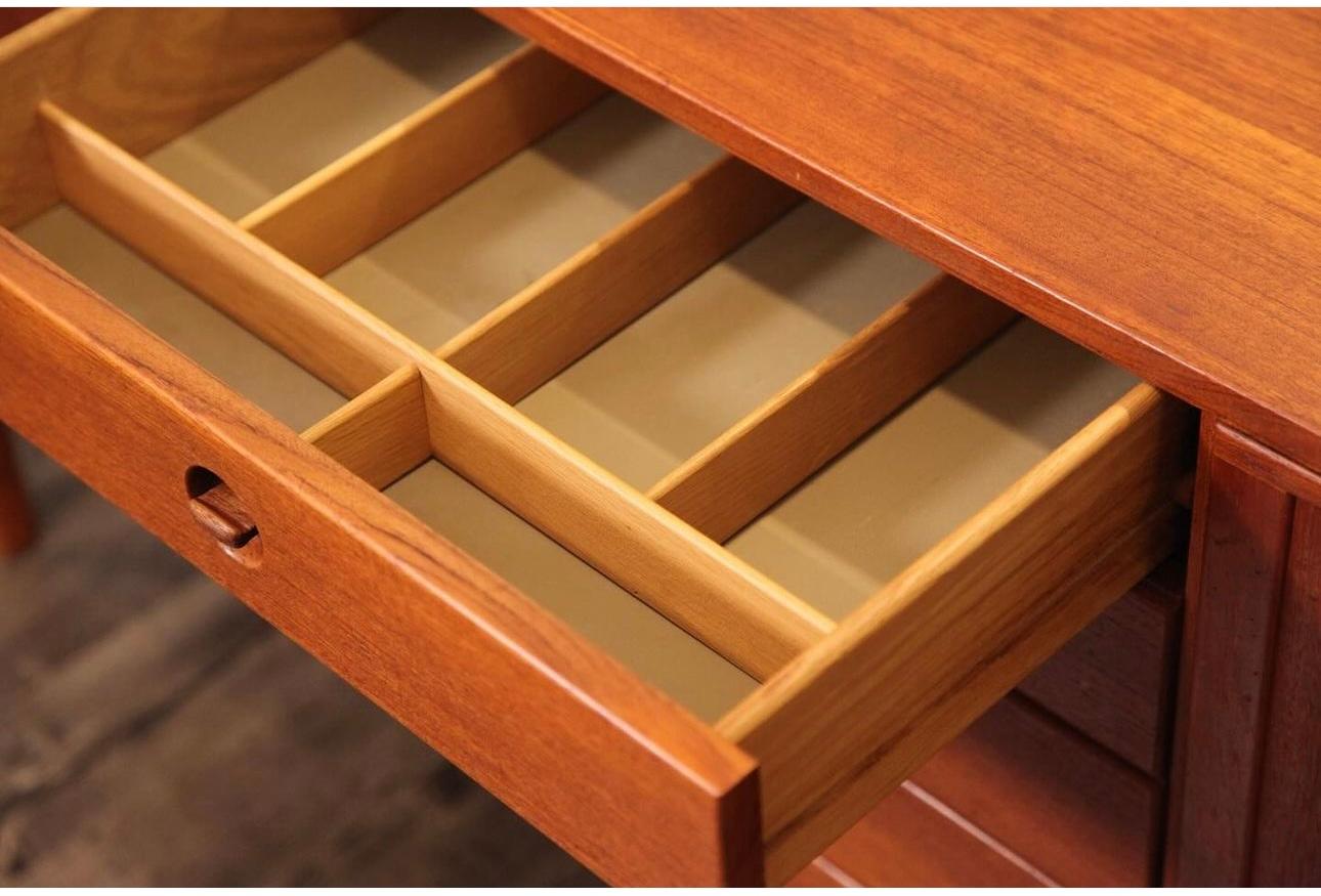 Classic Danish Modern Teak Credenza von Sven Engstrom / Skaraborgs Mobelindust (Mitte des 20. Jahrhunderts) im Angebot