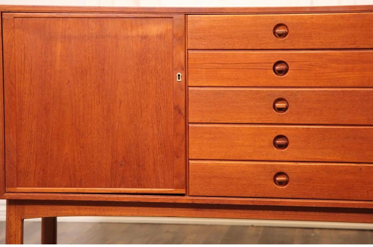 Classic Danish Modern Teak Credenza von Sven Engstrom / Skaraborgs Mobelindust im Angebot 1