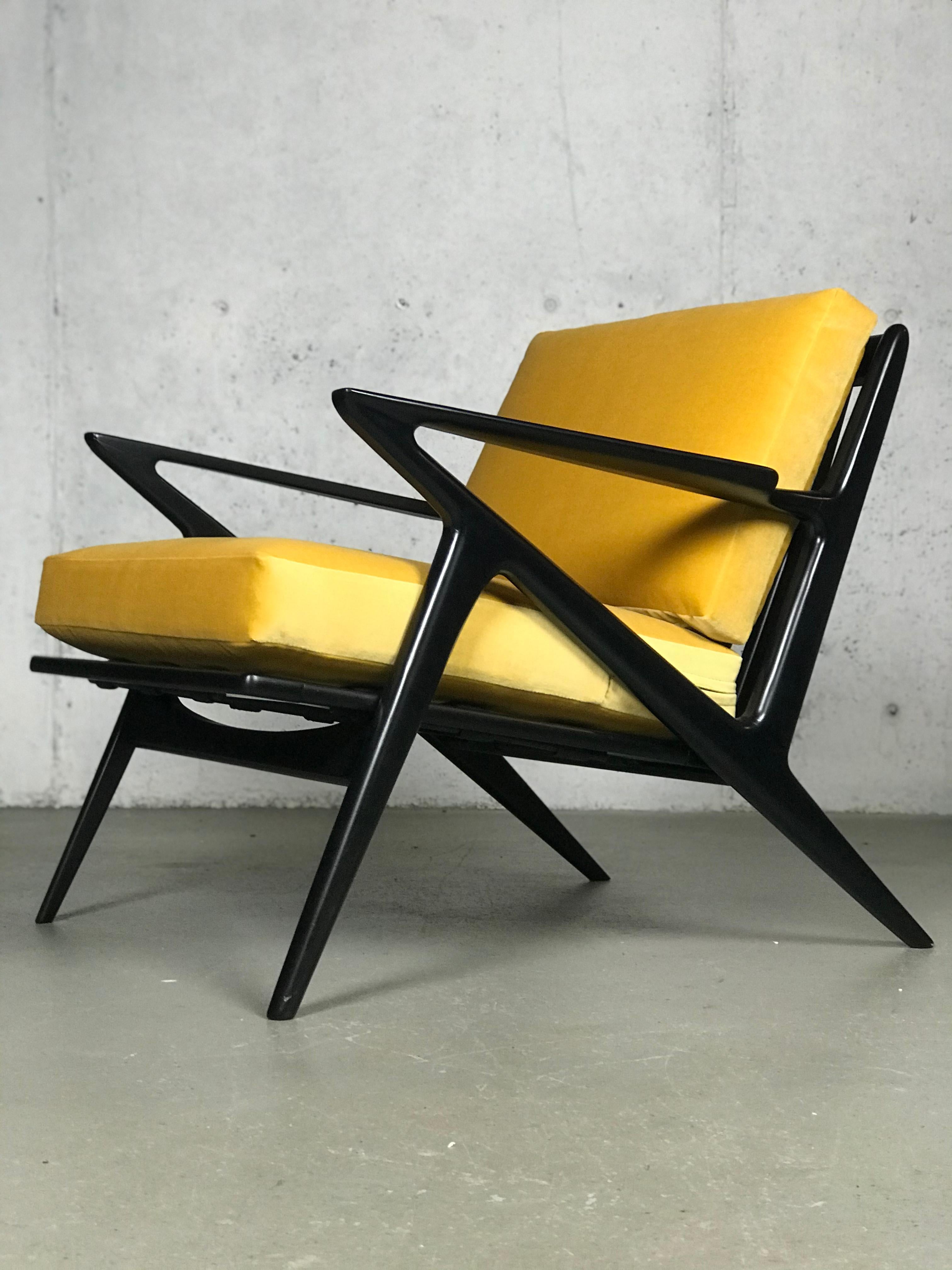 Mid Century Lounge Chair in Ebony and Goldenrod Velvet by Poul Jensen for Selig For Sale 5