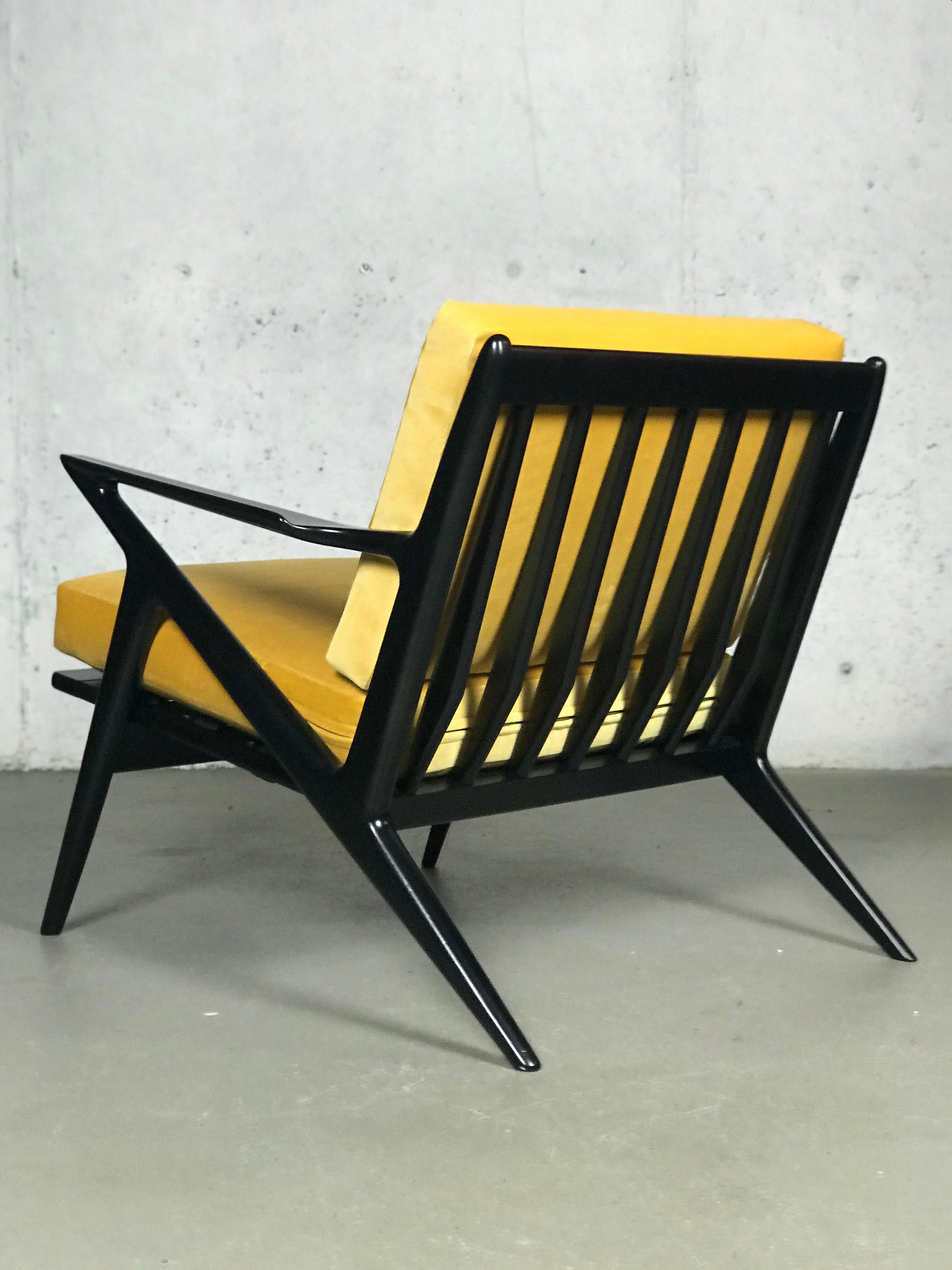 Mid Century Lounge Chair in Ebony and Goldenrod Velvet by Poul Jensen for Selig In Good Condition For Sale In Framingham, MA