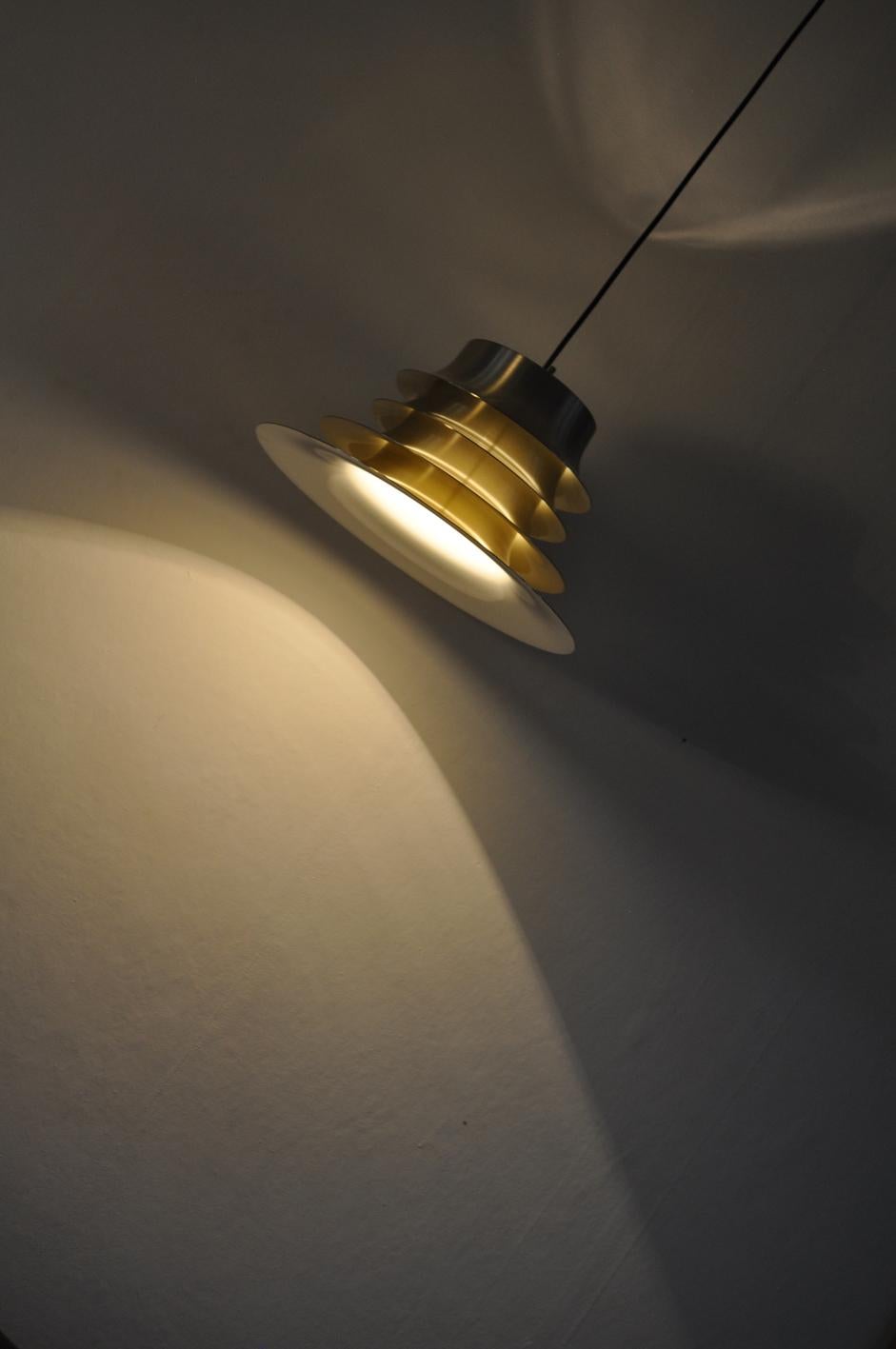 Classic Danish Multilayered Pendant Light in Brass In Good Condition For Sale In Vordingborg, DK
