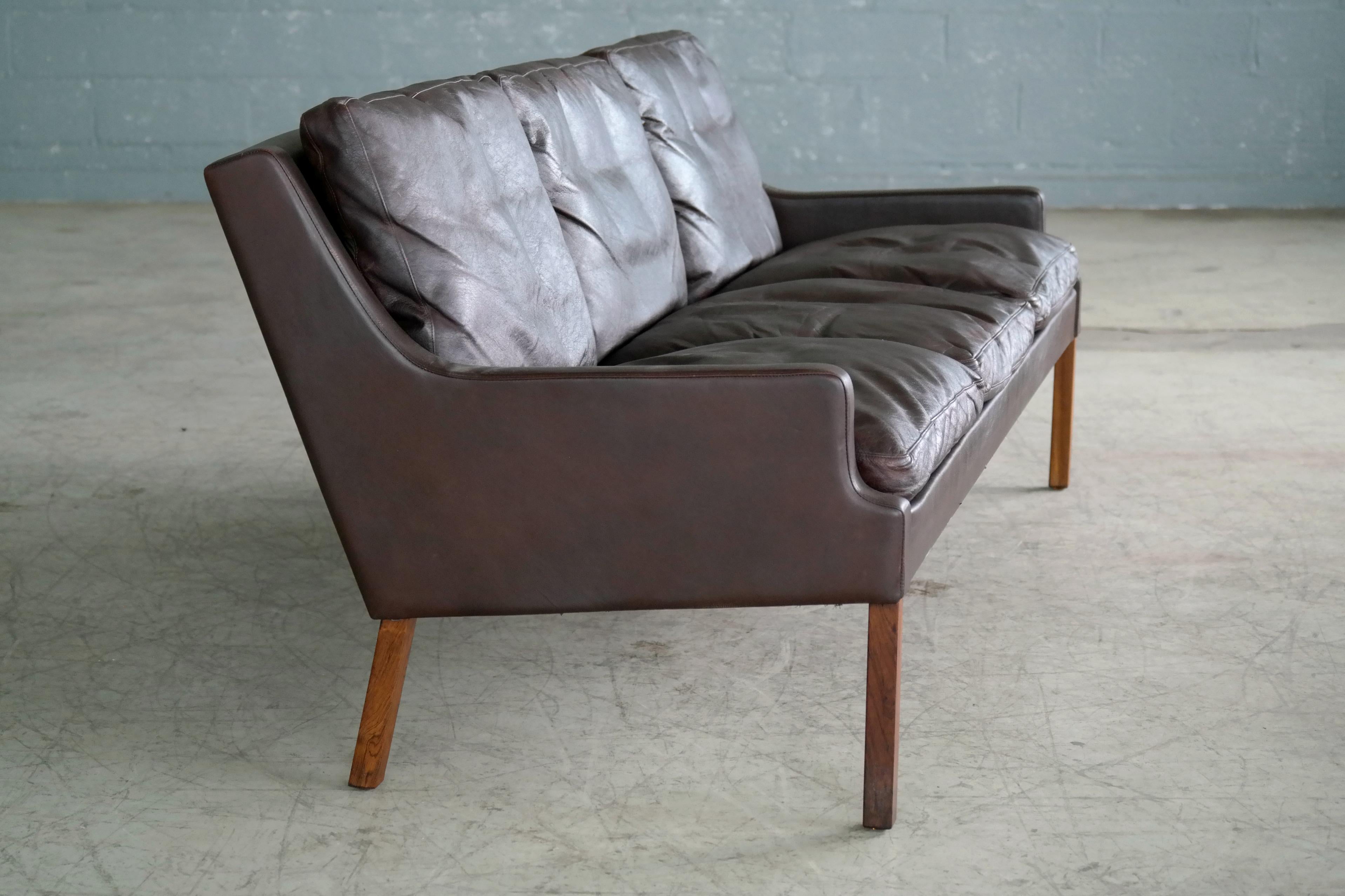 Classic Danish Slim Profile 1960s Sofa in Espresso Brown Leather by Georg Thams In Good Condition In Bridgeport, CT