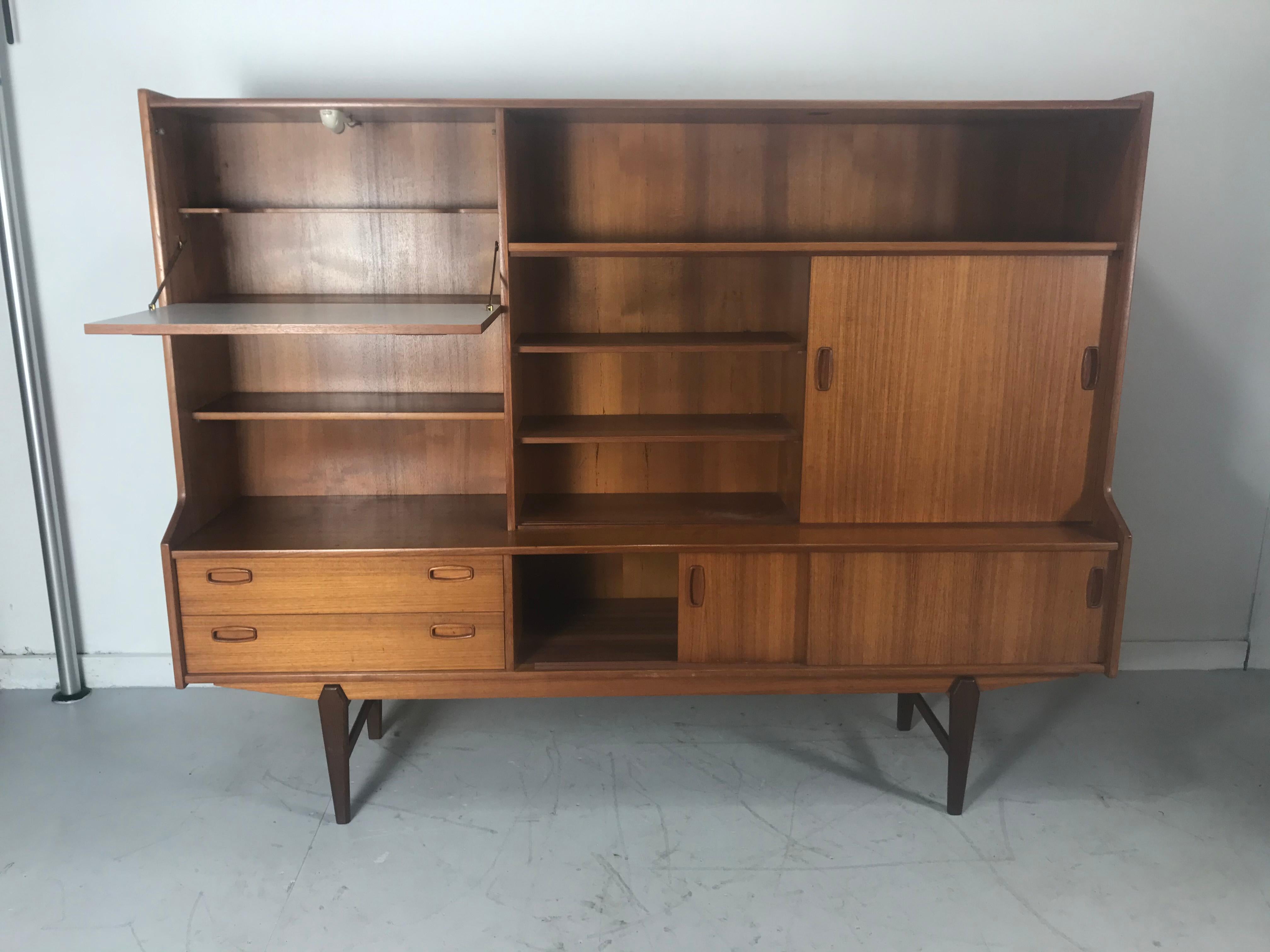 Classic Danish Teak Cabinet Credenza / Bar Attributed to Omann Jun In Good Condition In Buffalo, NY