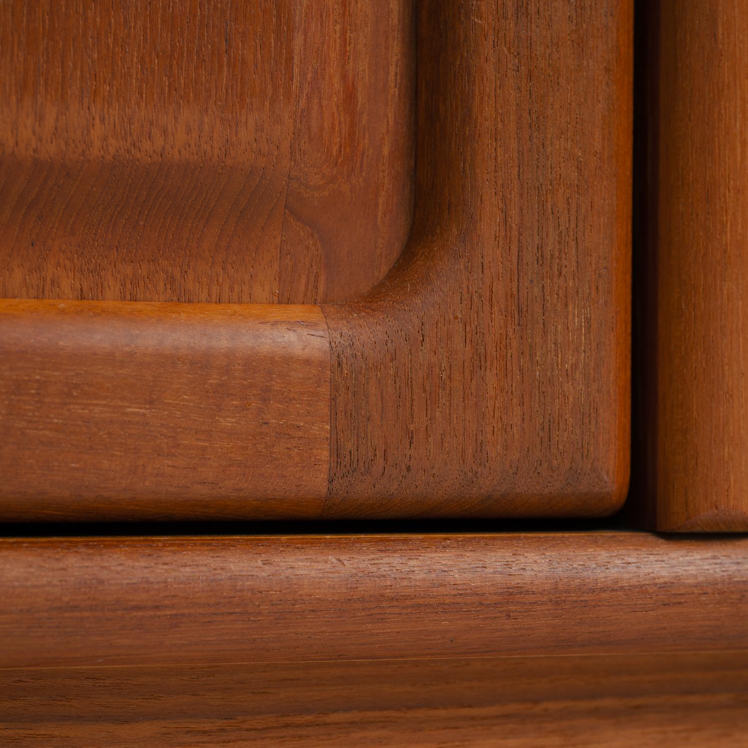 Credenza credenza Dyrlund in teak danese con cassetti e ante in vendita 5