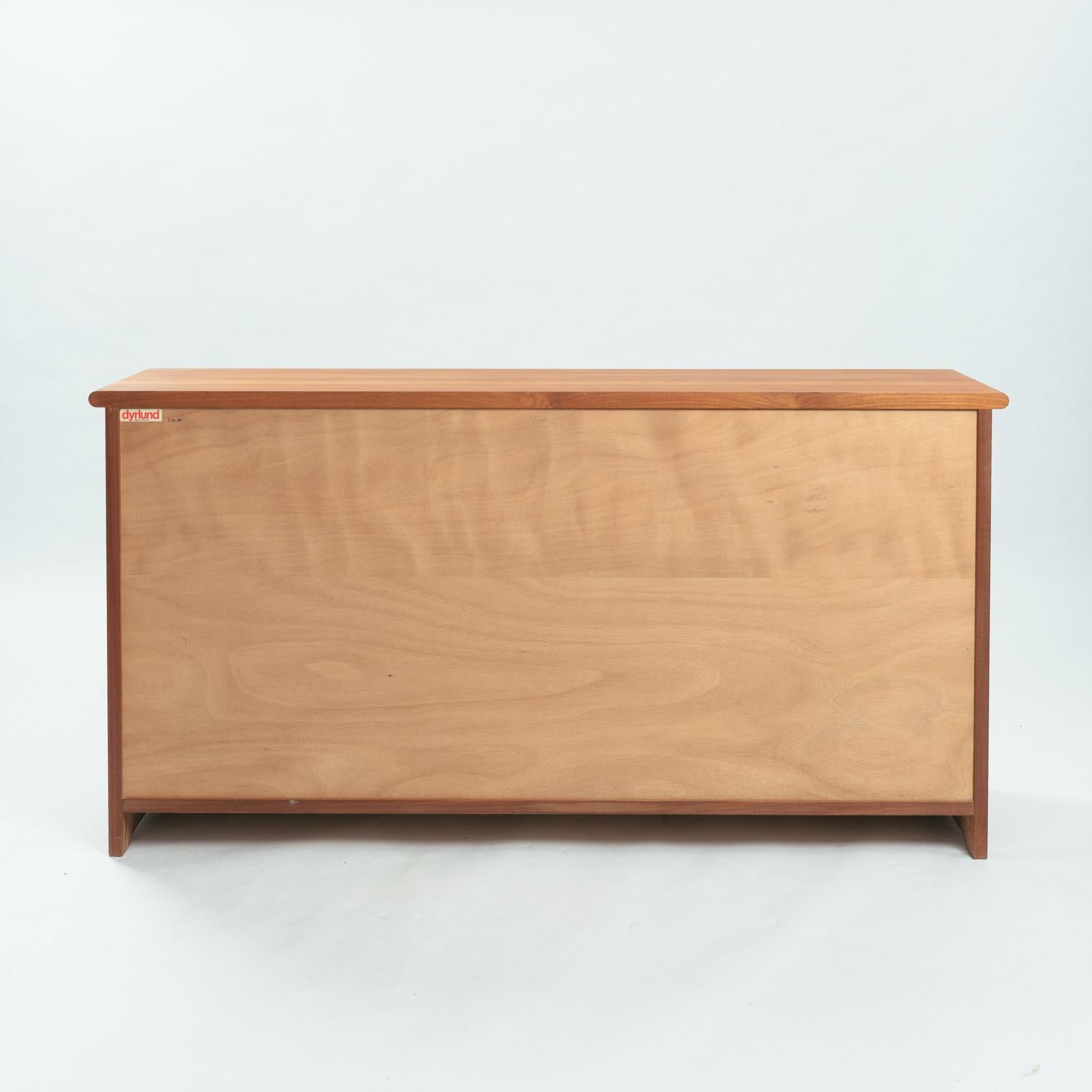 Credenza credenza Dyrlund in teak danese con cassetti e ante In condizioni ottime in vendita a Zevenaar, NL