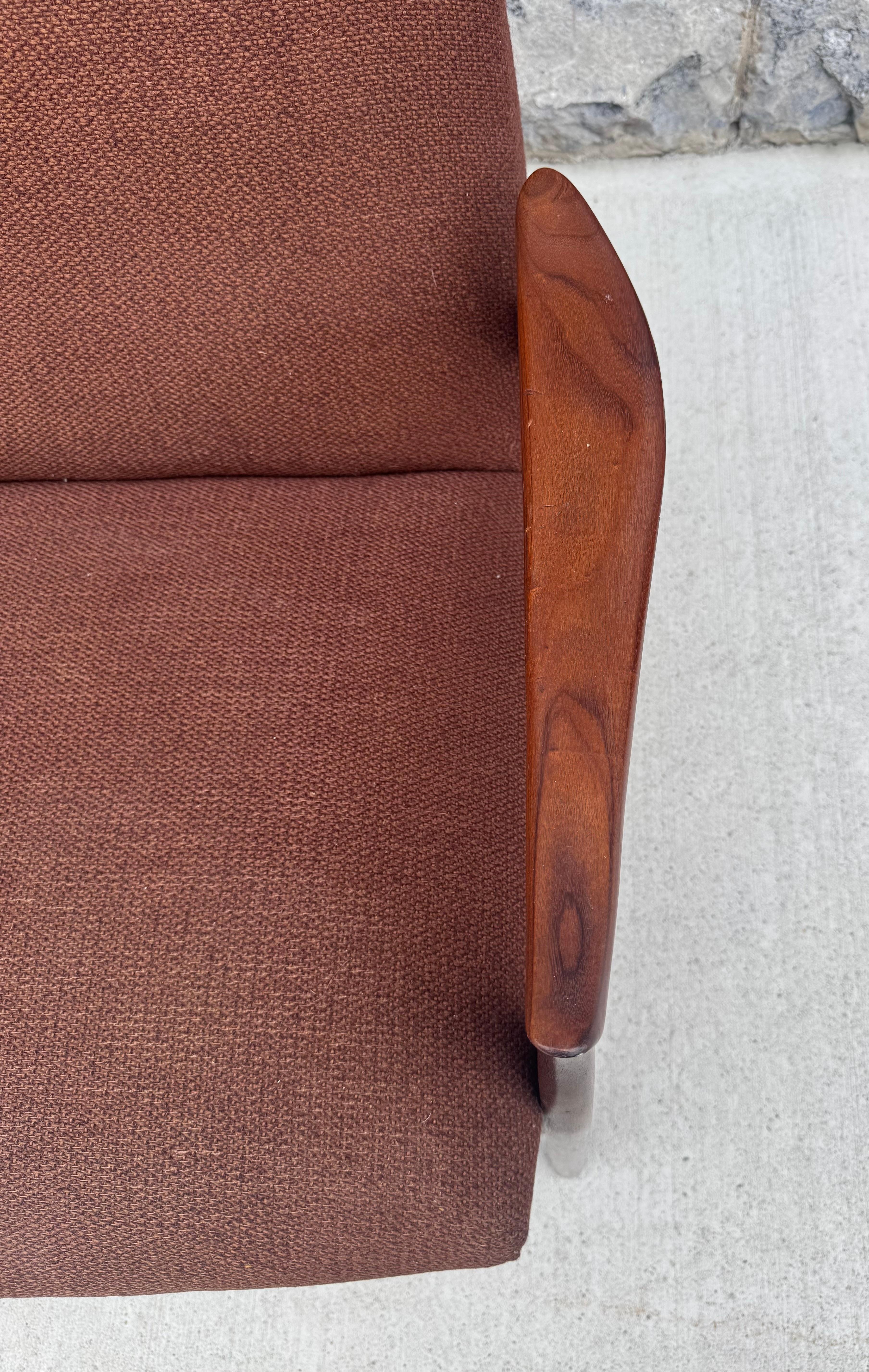 Divano classico danese con cornice in TEAK di Arne Hovmand-Olsen in vendita 2