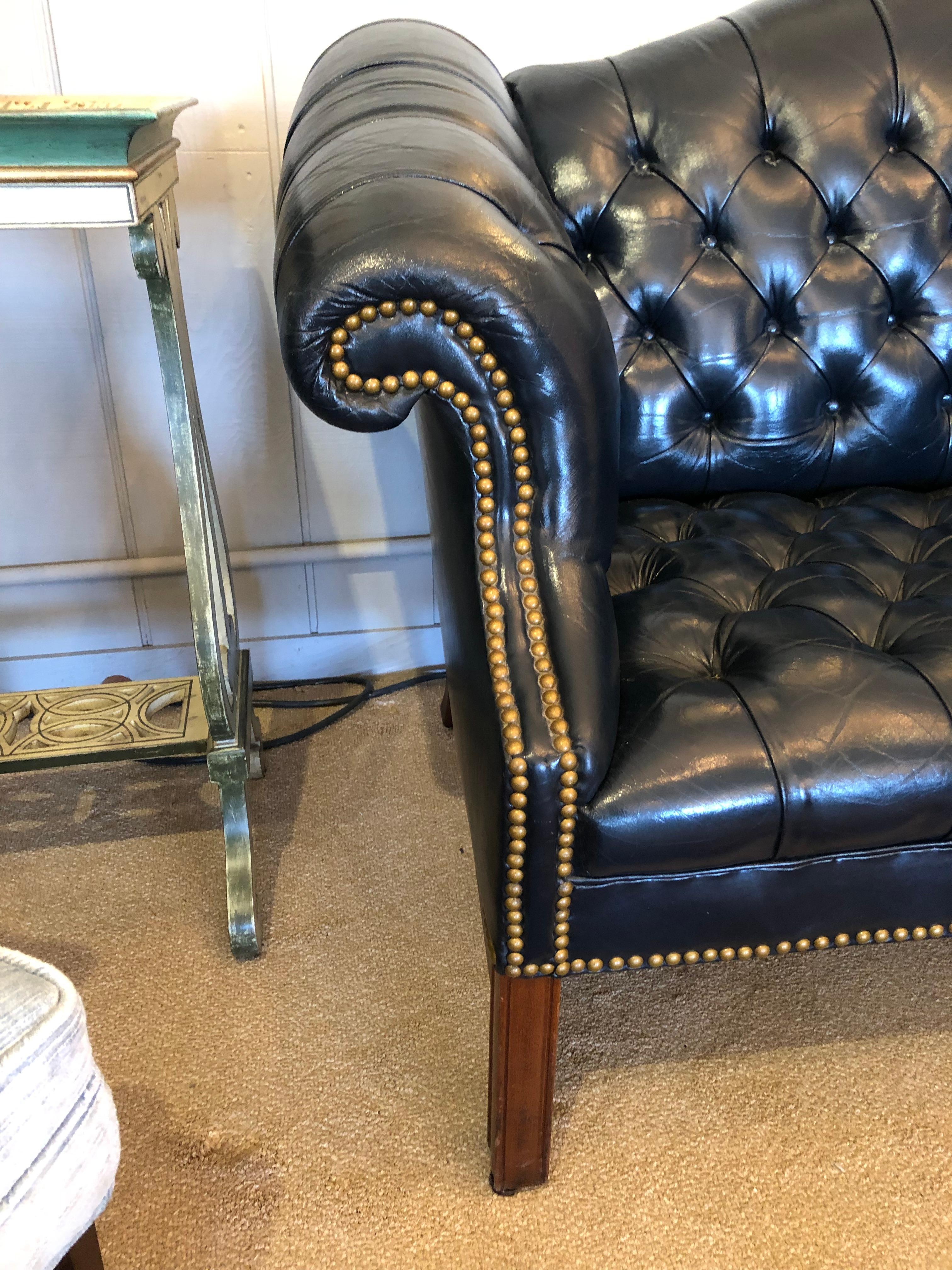 Classic Dark Navy Tufted Leather Loveseat with Brass Nailheads In Good Condition In Hopewell, NJ