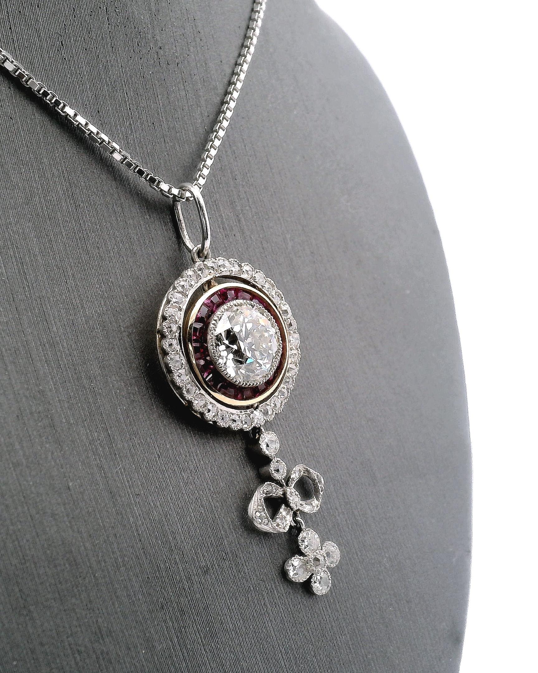 Ciondolo classico Deco con diamanti e rubini in vendita 2
