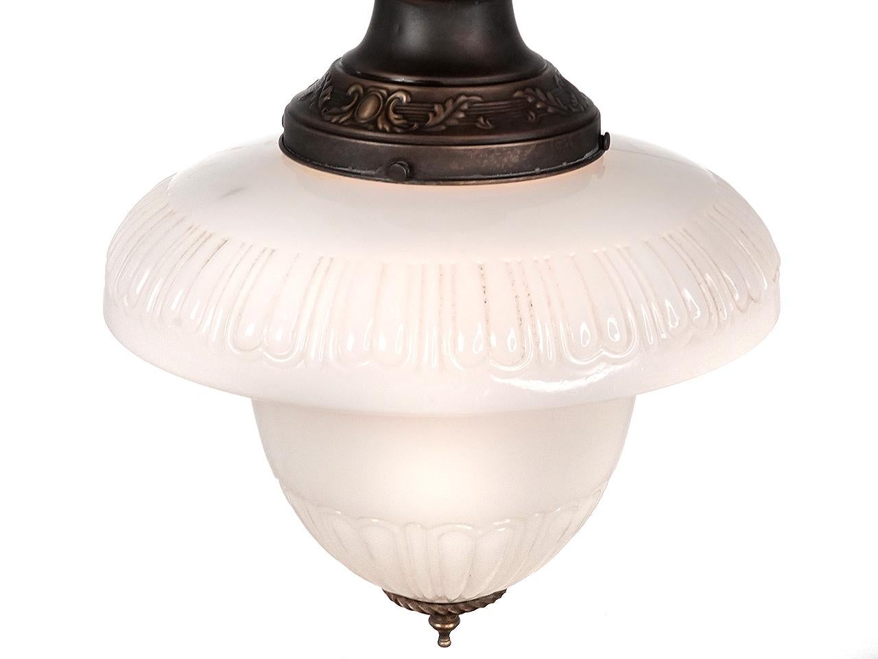 Klassische dekorative Eichel-Anhänger - passendes Paar (20. Jahrhundert) im Angebot