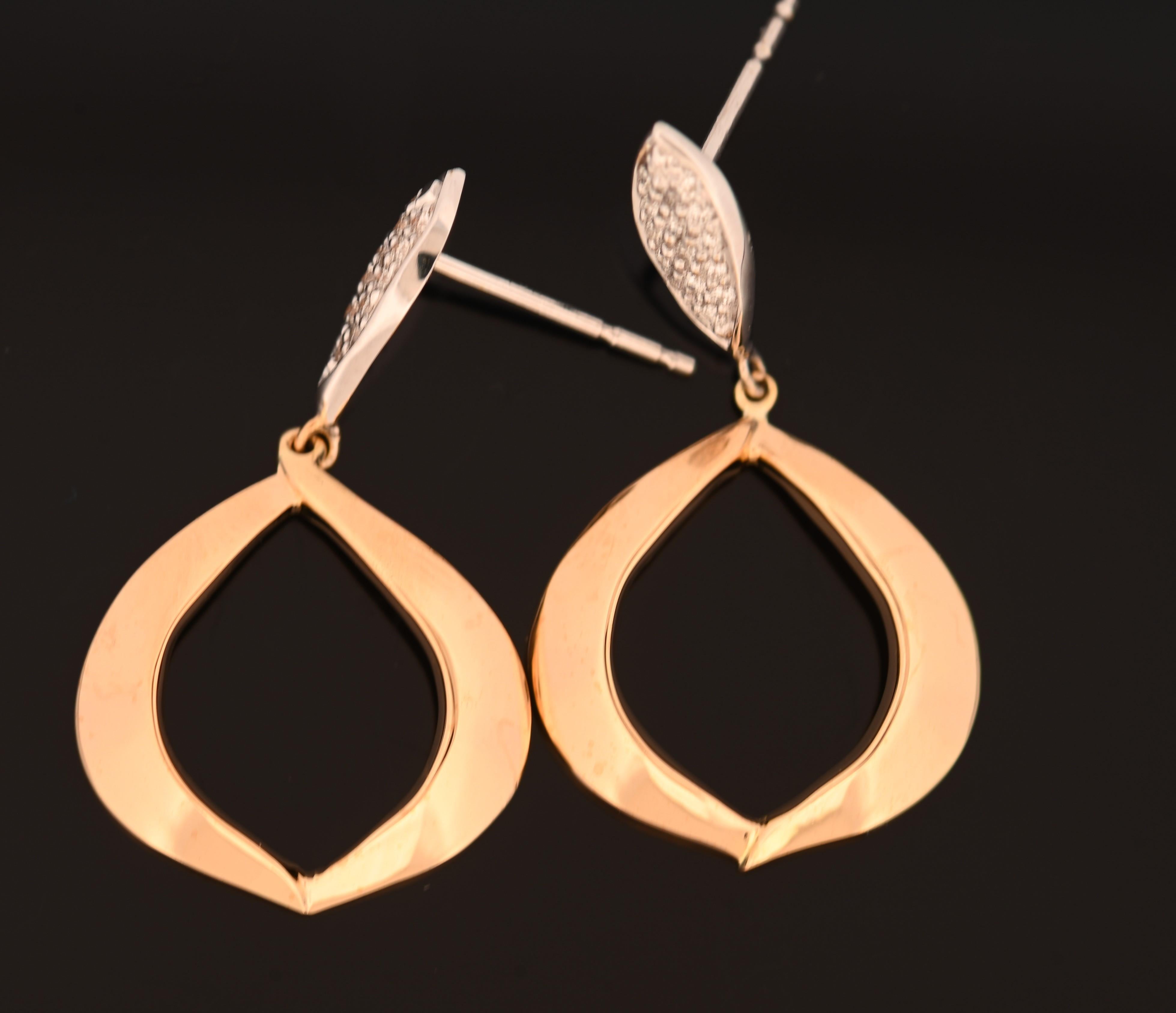 Round Cut Classic Design 18K Soleil East Earring with Diamonds For Sale